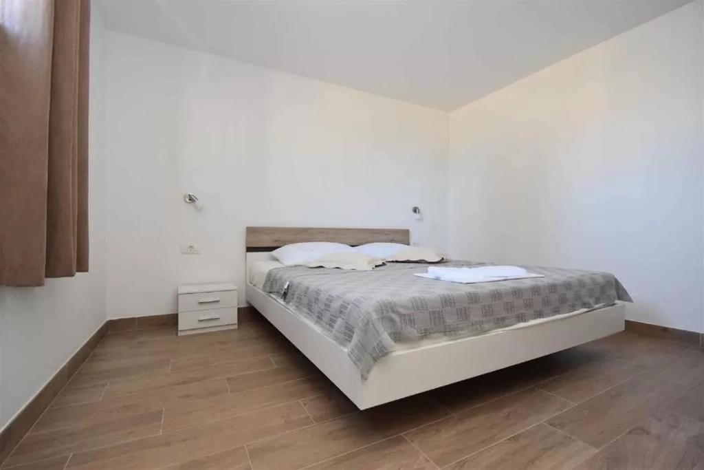 One-Bedroom Apartment with Terrace
