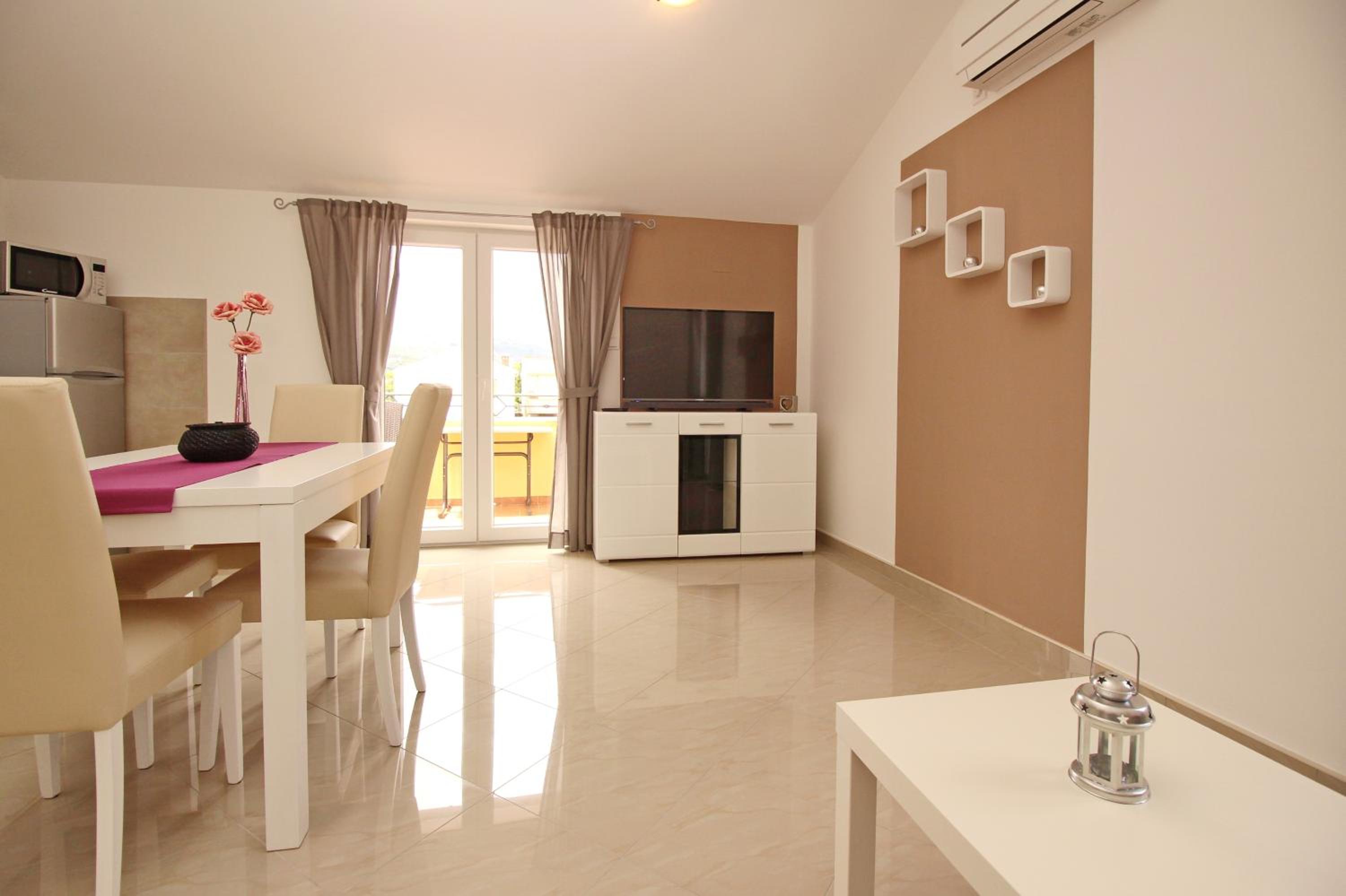 One-Bedroom Apartment with Balcony