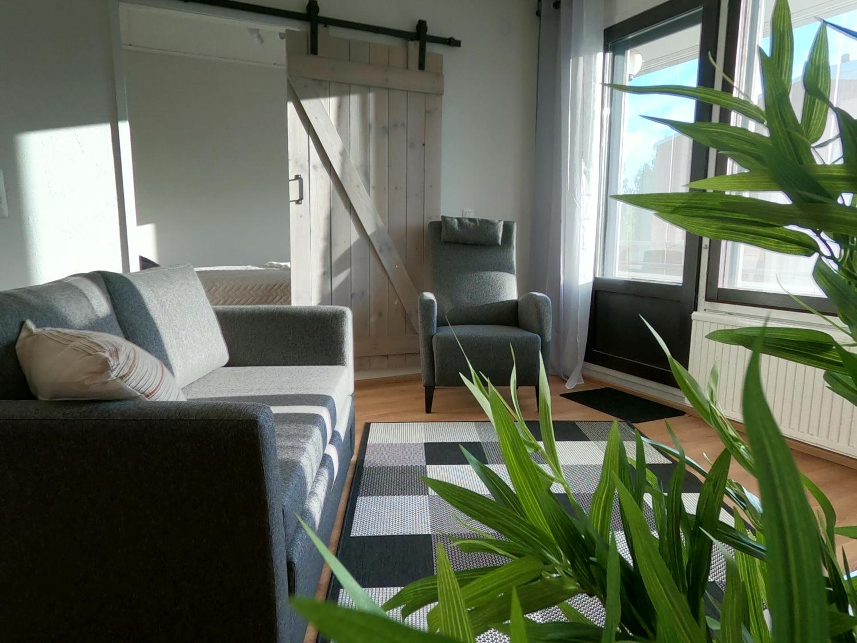 One-Bedroom Apartment photo 1