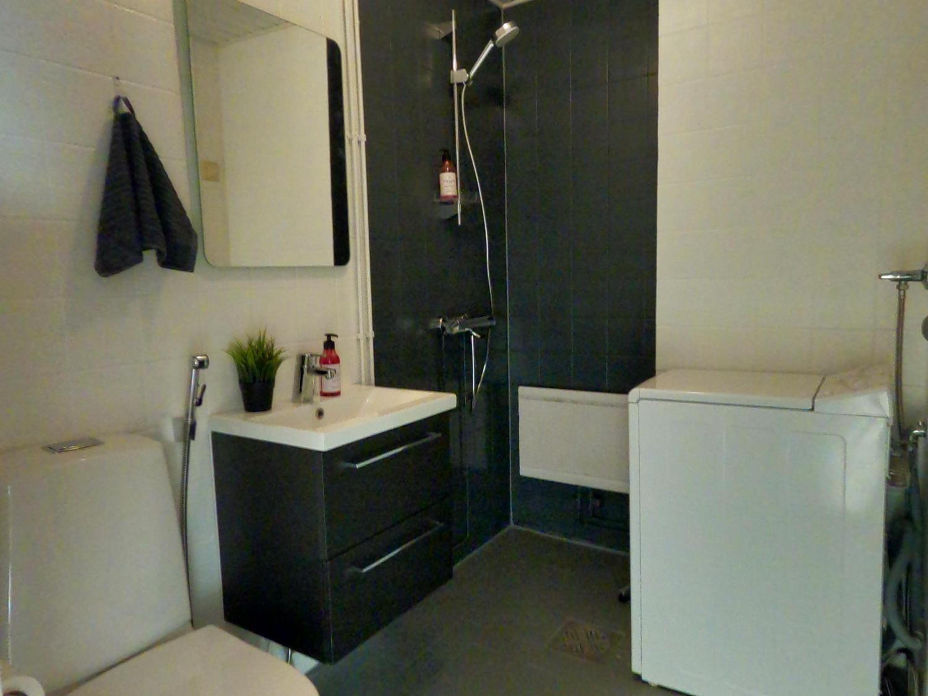 One-Bedroom Apartment photo 3