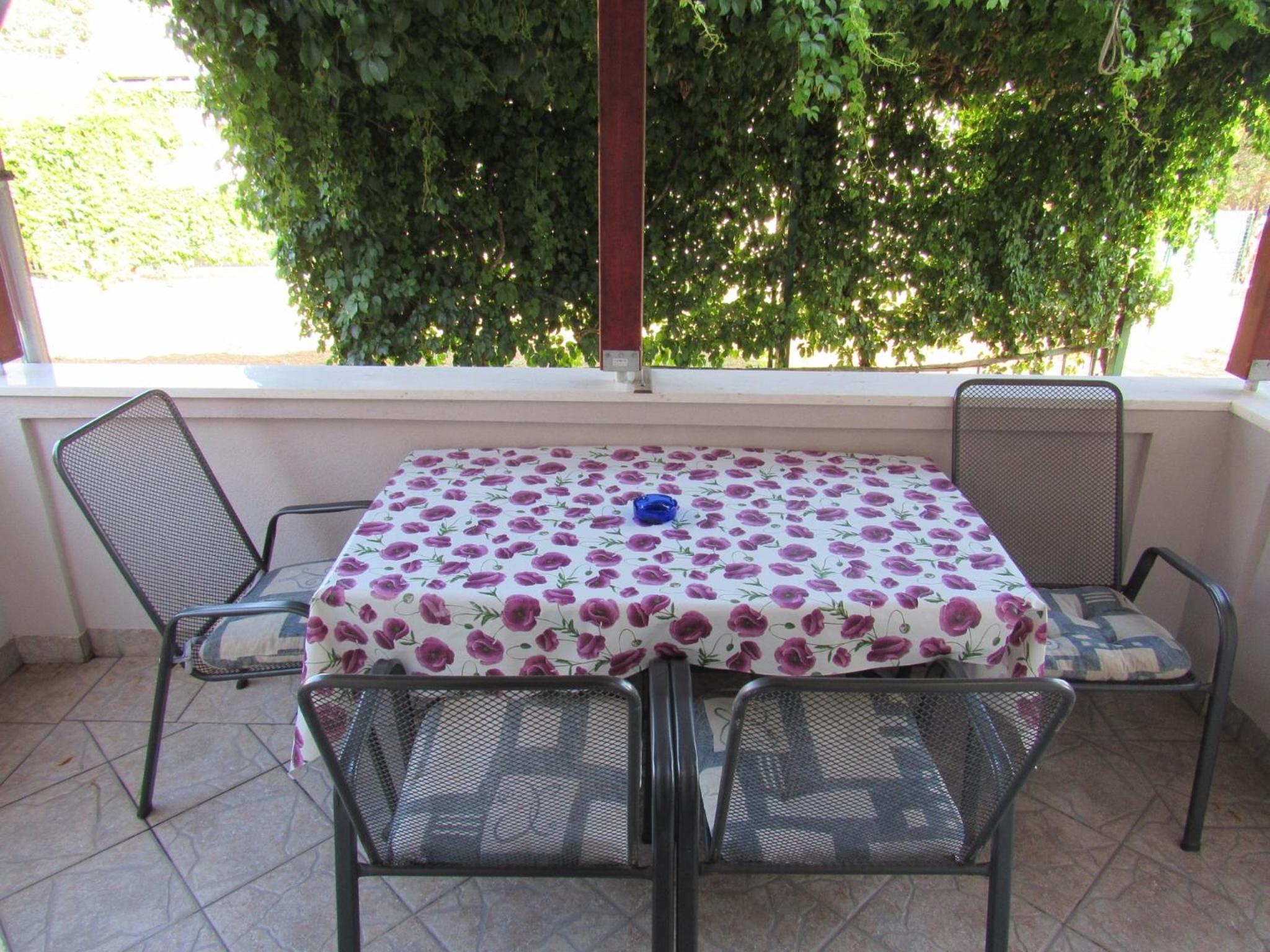 One-Bedroom Apartment with Terrace photo 3