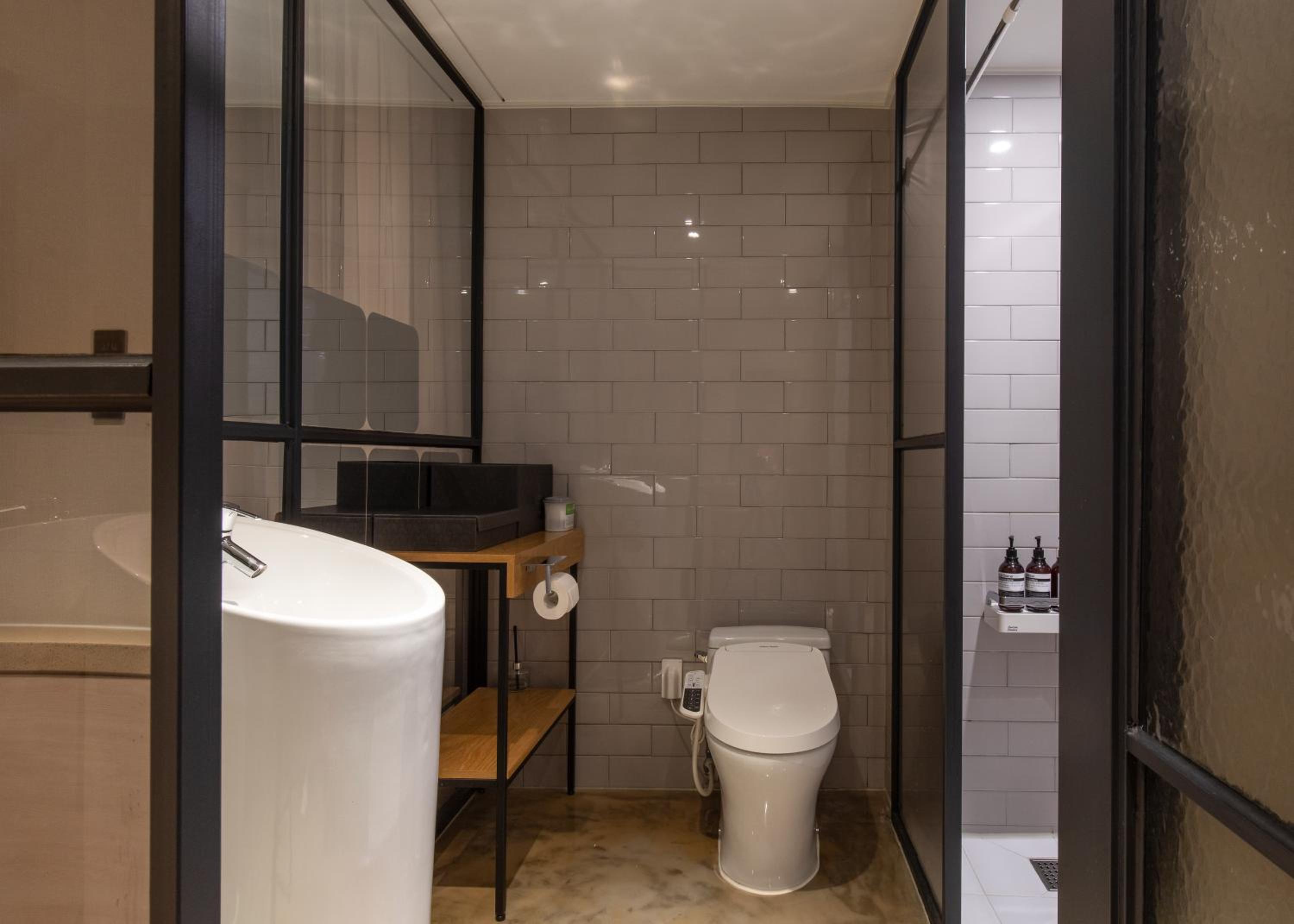 Standard Twin Room with Sea View - Photo 4
