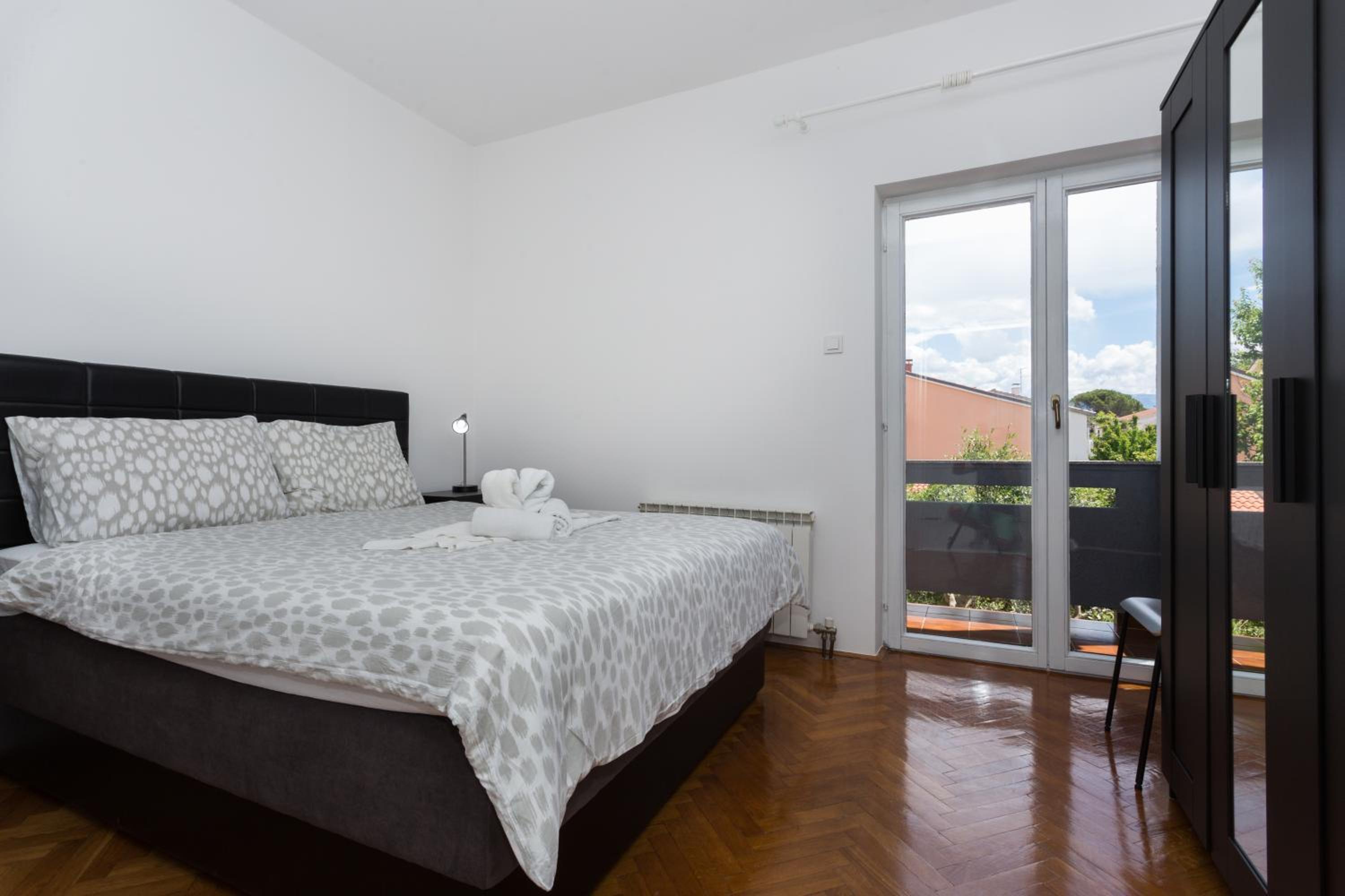 One-Bedroom Apartment with Balcony
