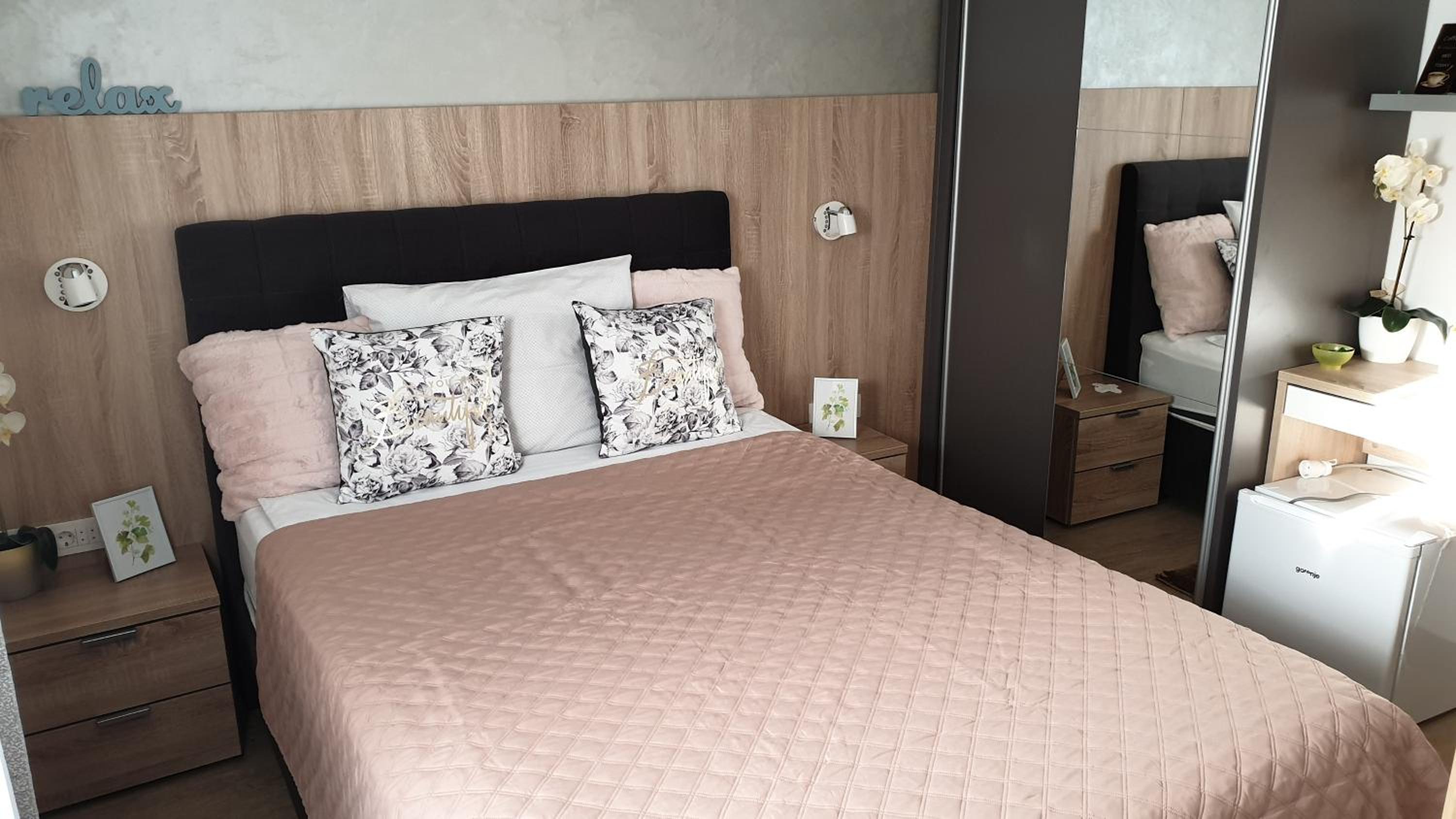 Twin Room - Photo 1