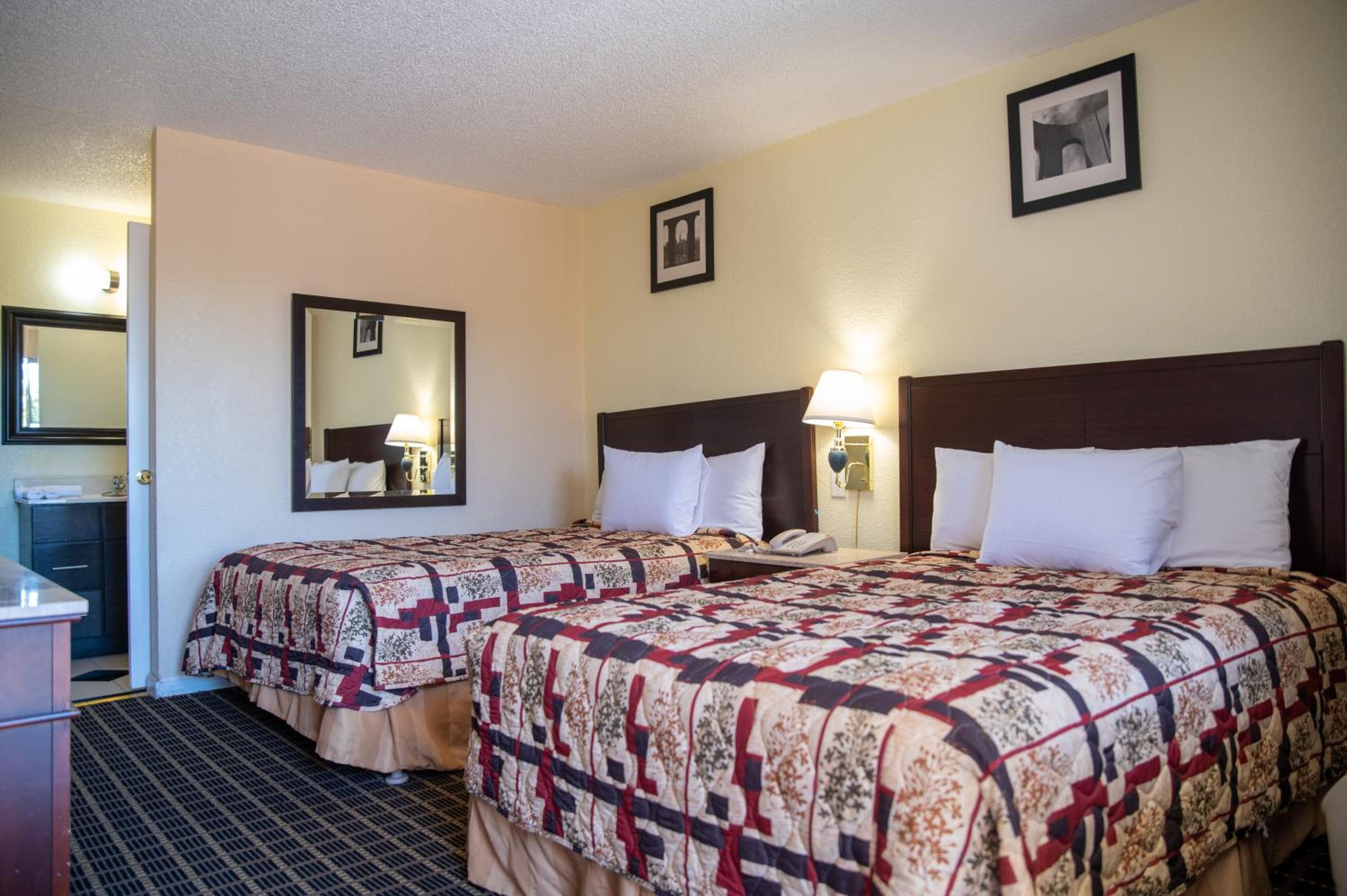 Double Room with Two Double Beds - Smoking photo 1