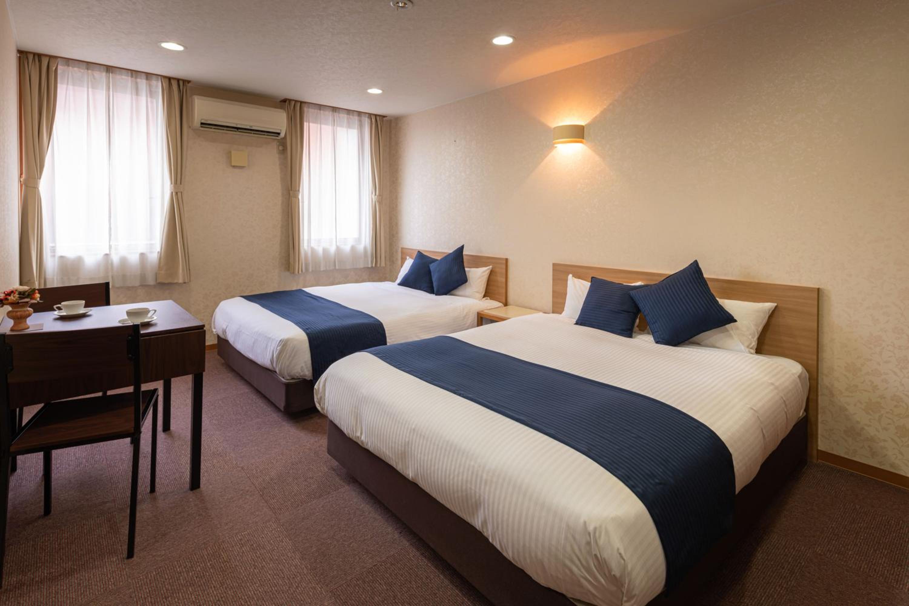 Twin Room with Bathroom - Photo 1
