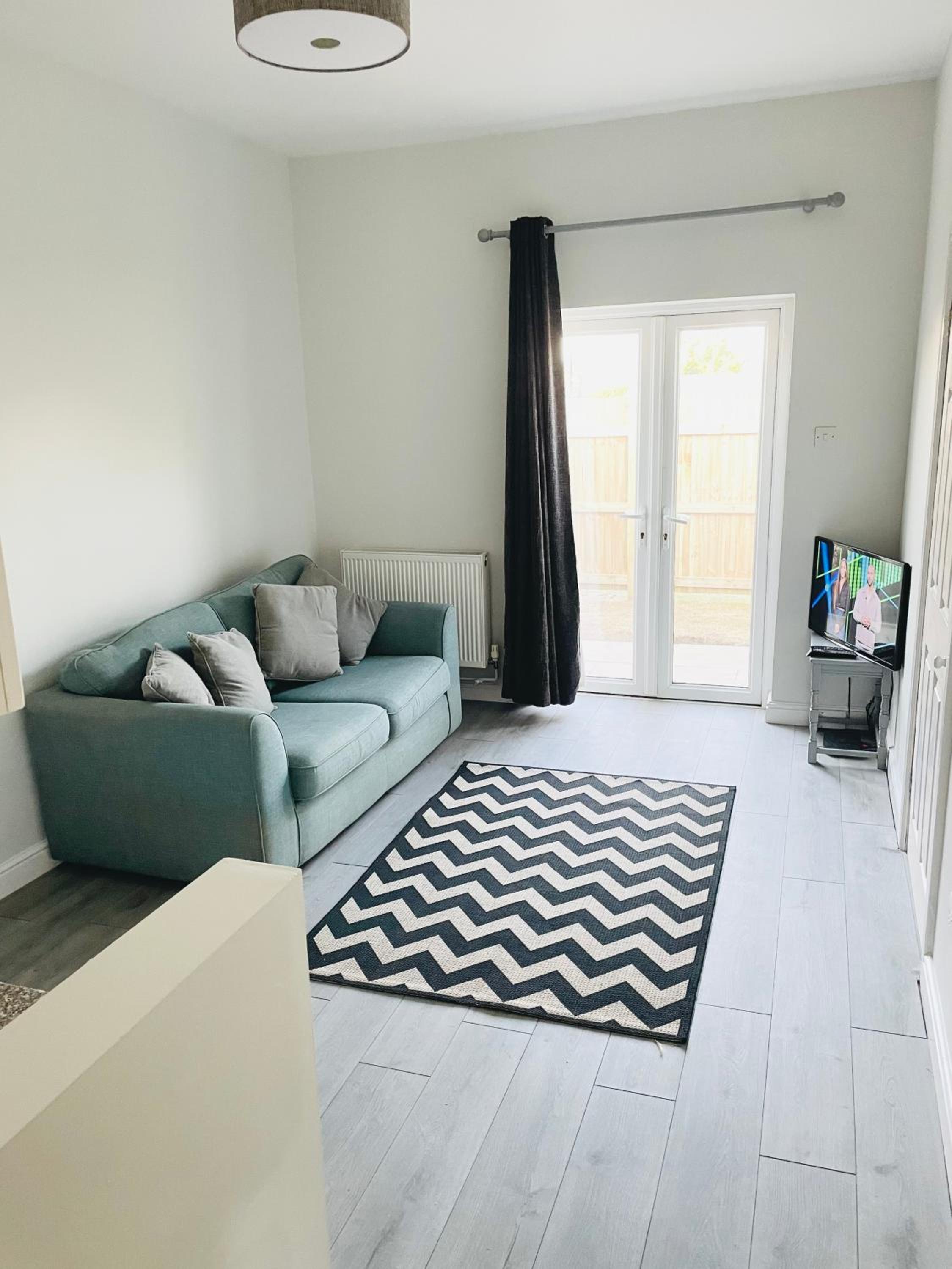 One-Bedroom Apartment photo 1
