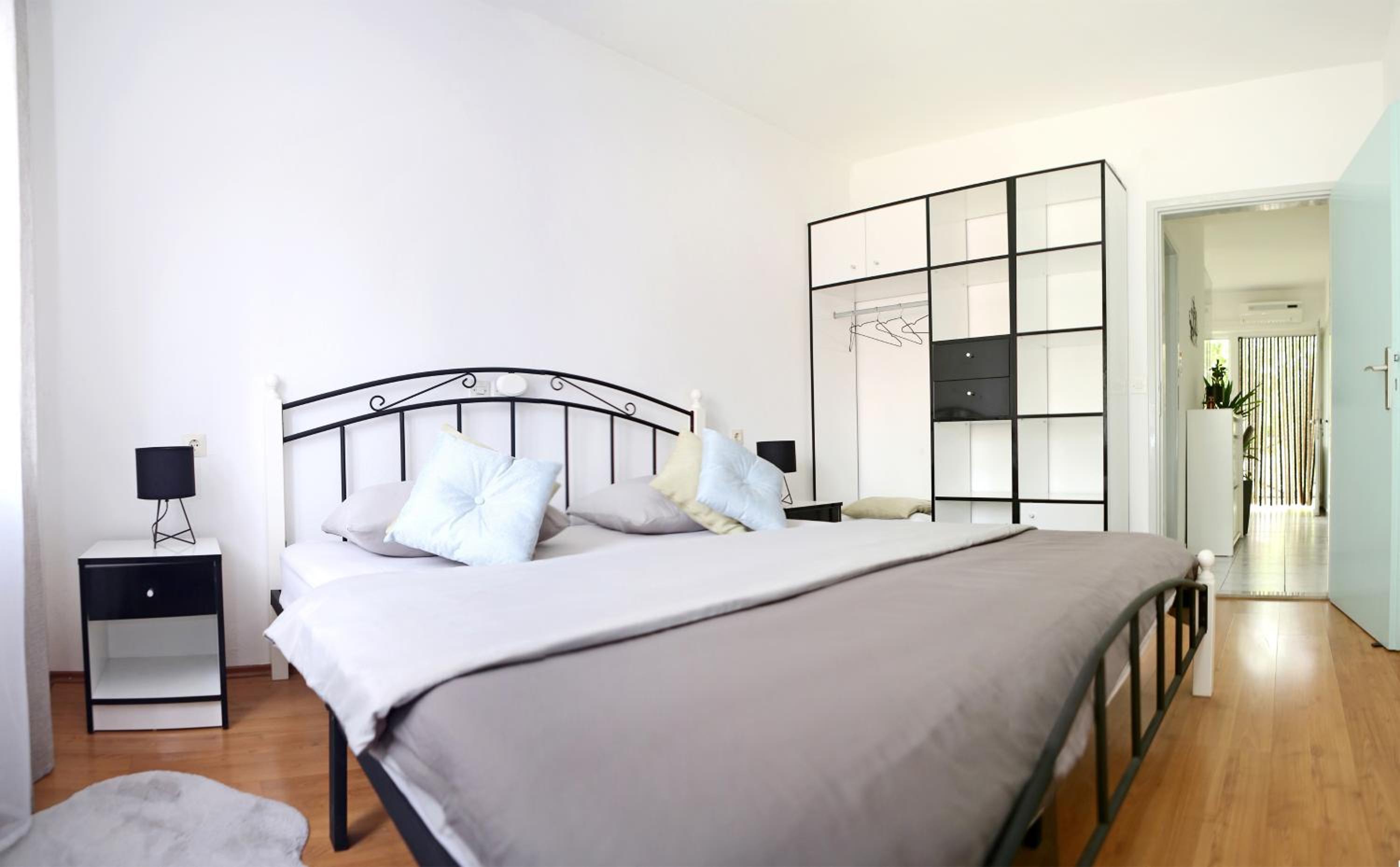 One-Bedroom Apartment with Balcony photo 1