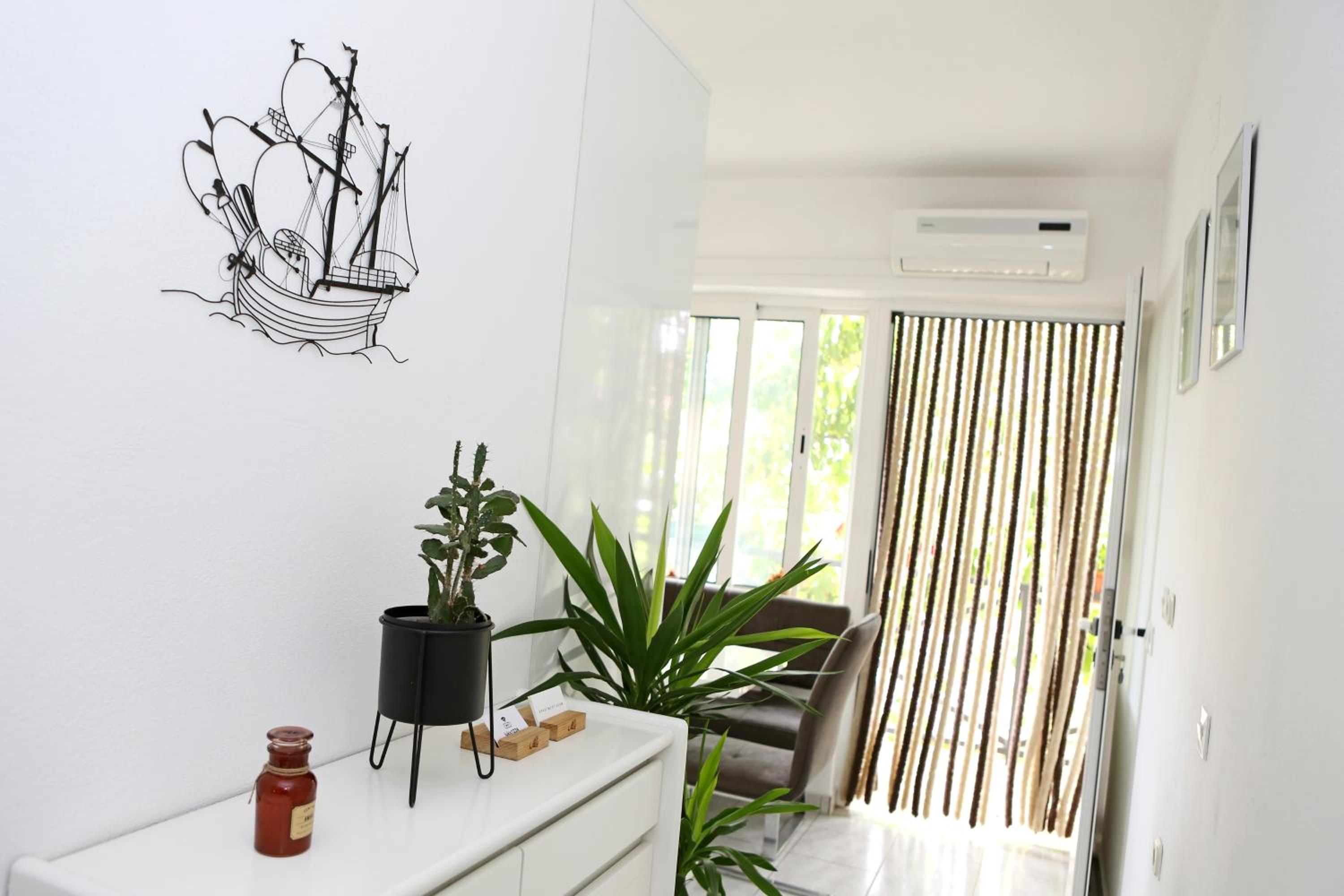 One-Bedroom Apartment with Balcony photo 3