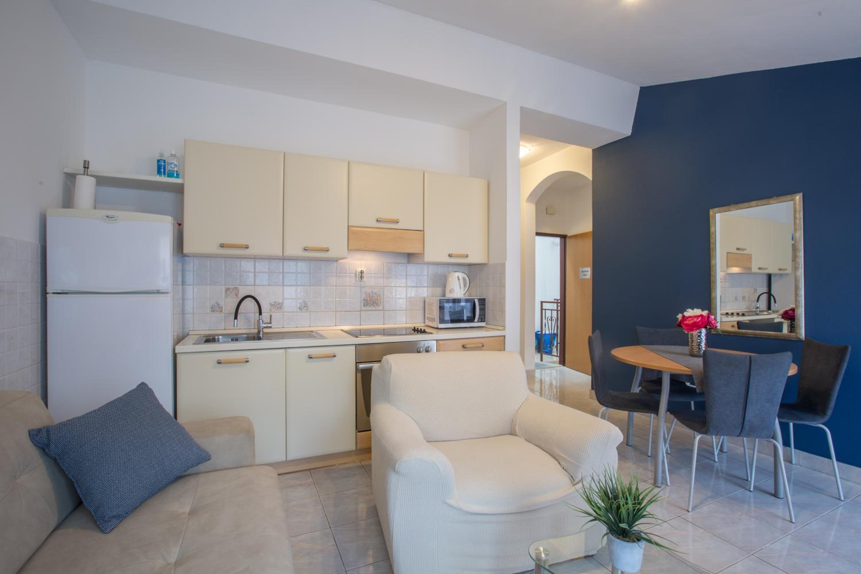 One-Bedroom Apartment With Balcony photo 3