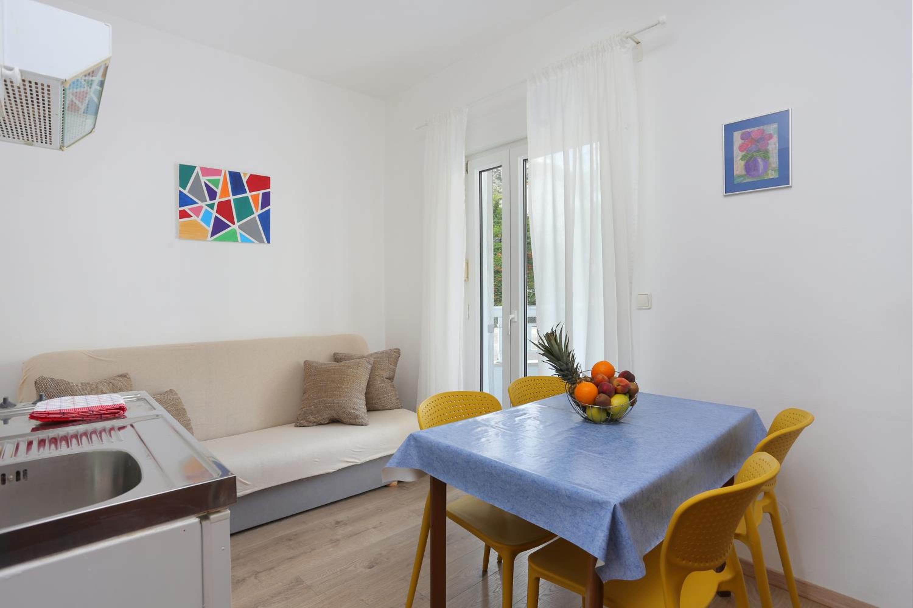 One-Bedroom Apartment with Terrace - Photo 5