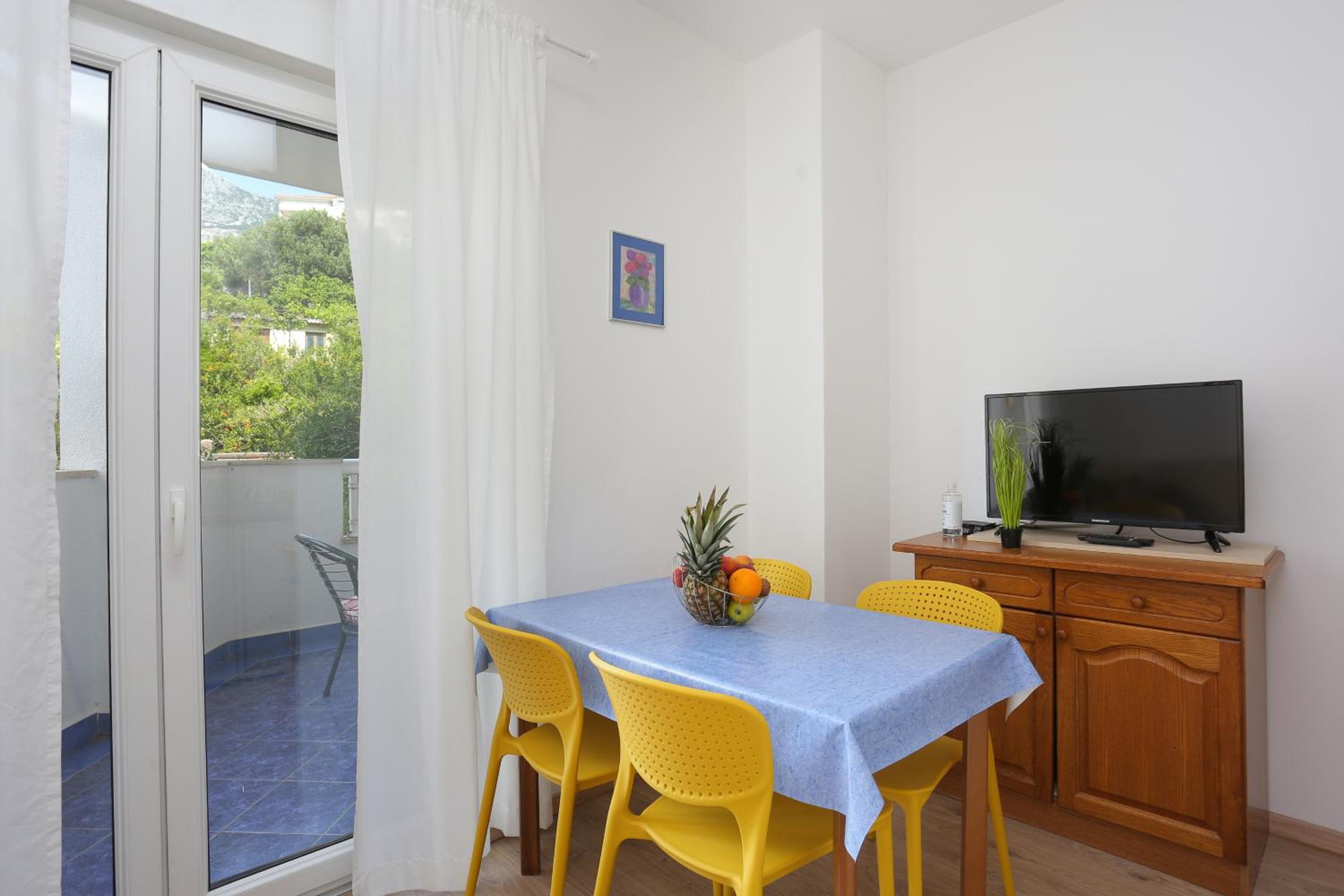 One-Bedroom Apartment with Terrace - Photo 6