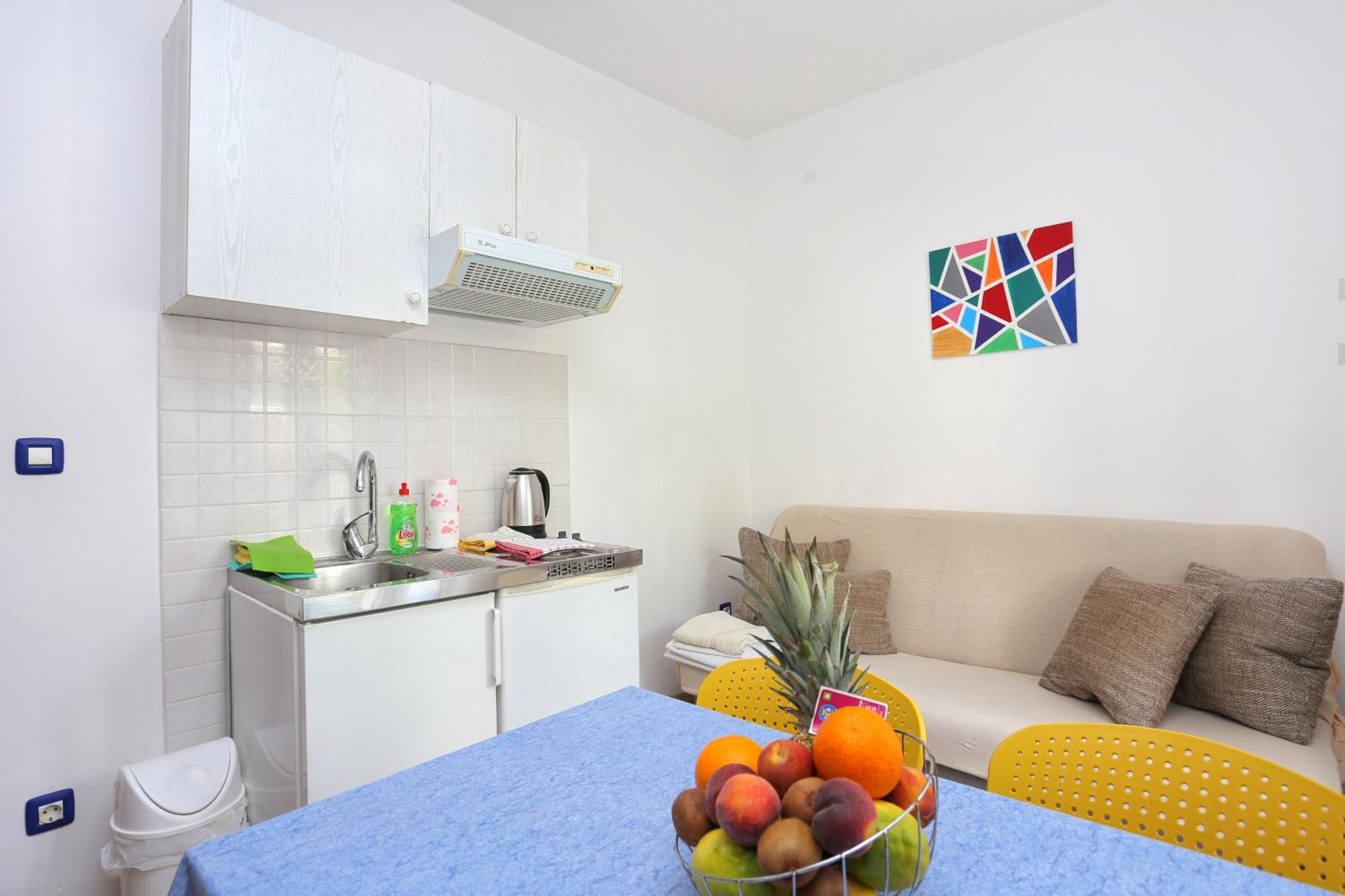 One-Bedroom Apartment with Terrace - Photo 7
