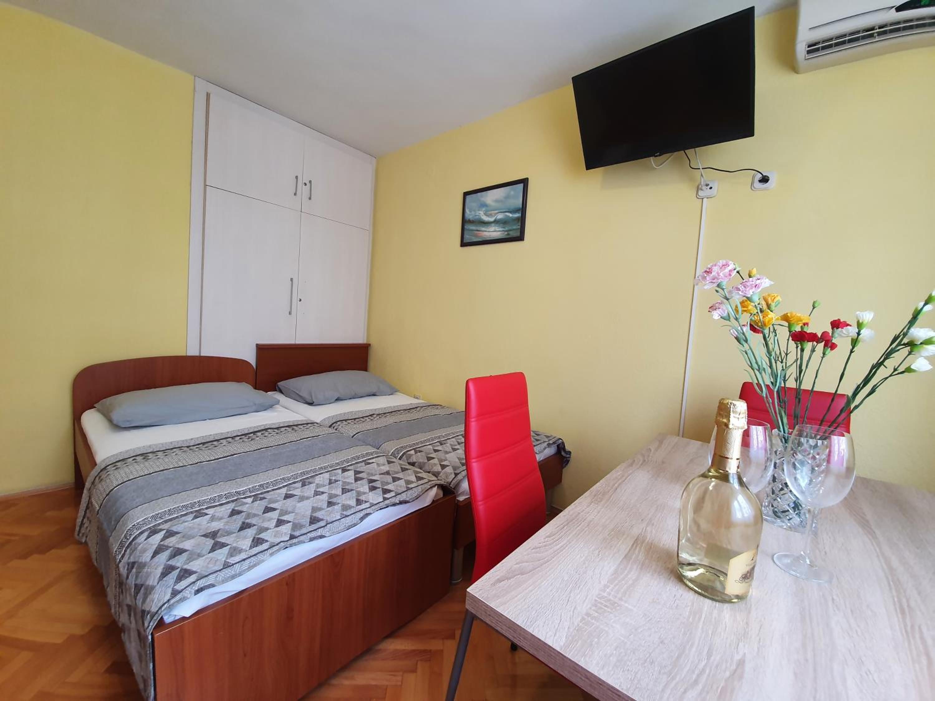 One-Bedroom Apartment with Balcony