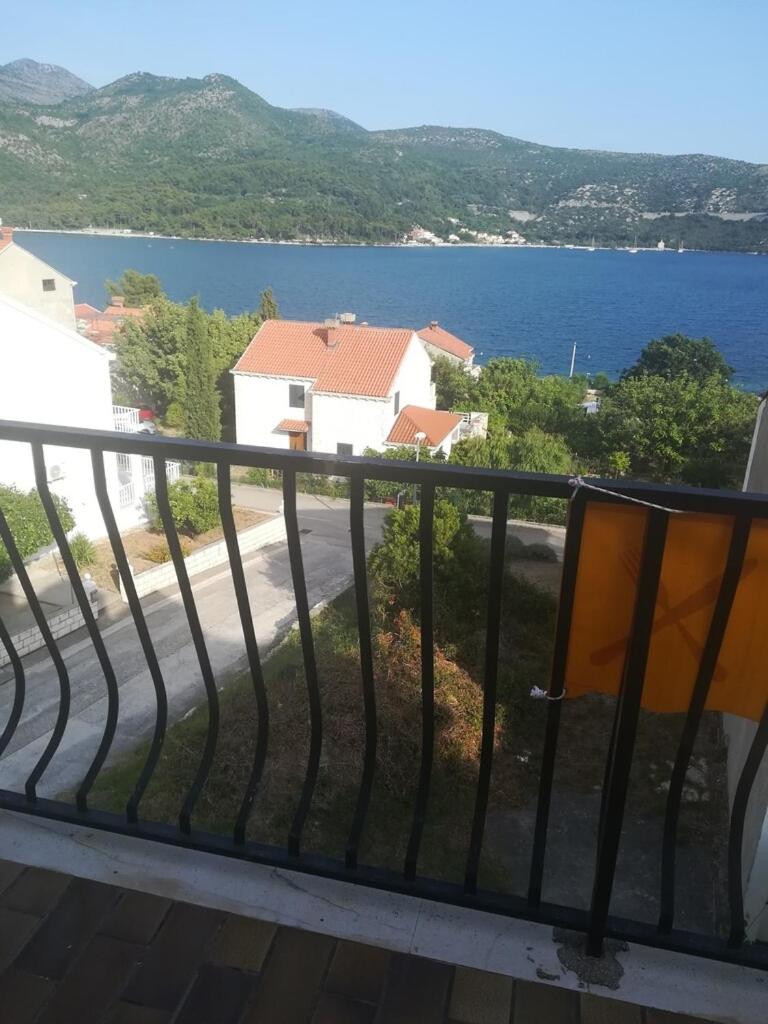 Family Room With Balcony And Sea View photo 2