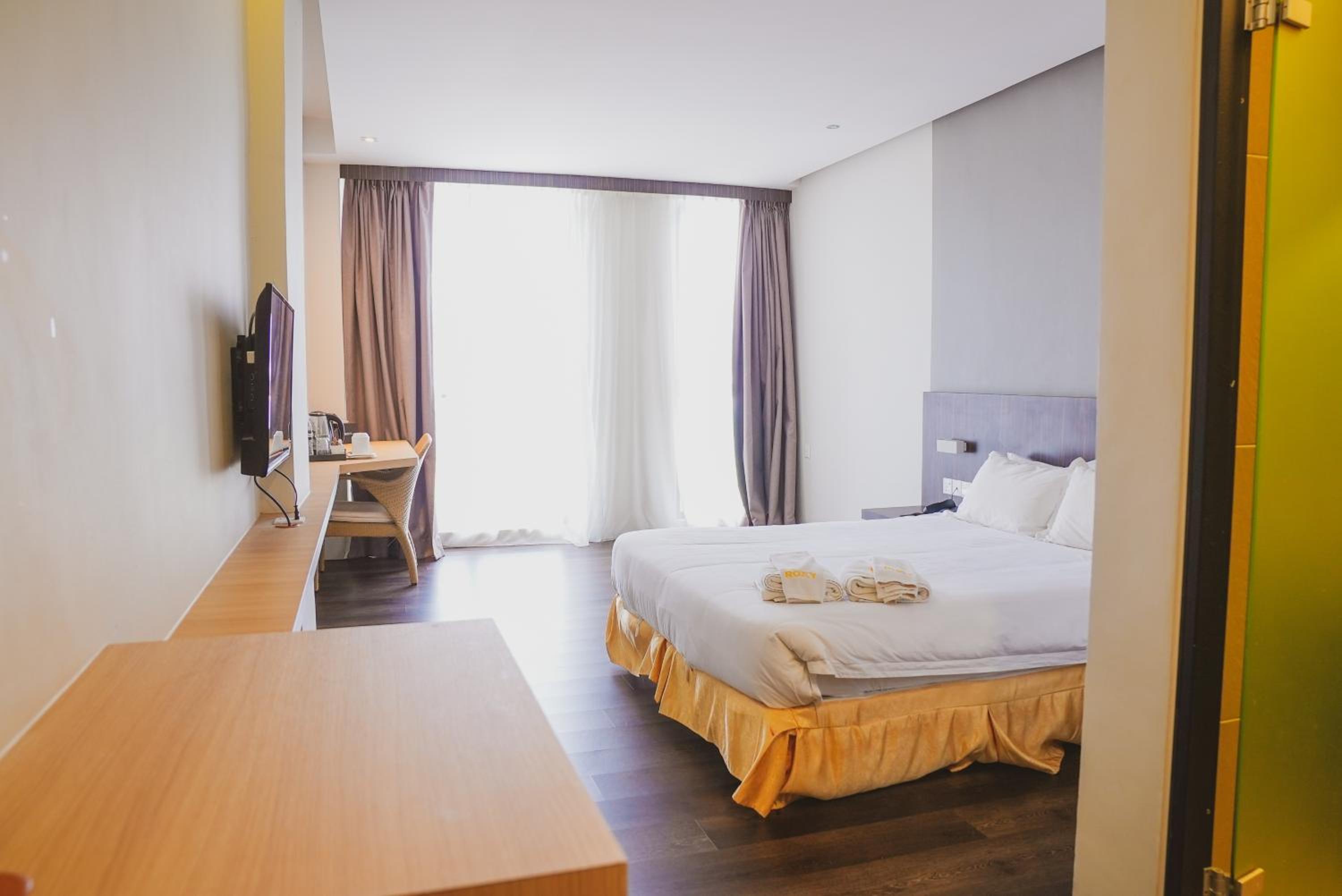 Deluxe Queen Room - Photo 3