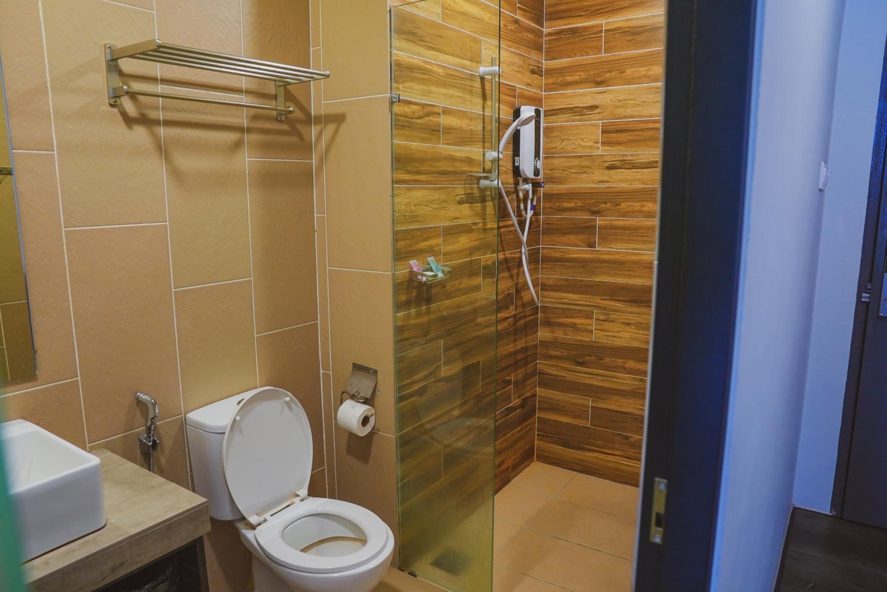 Deluxe Queen Room - Photo 6