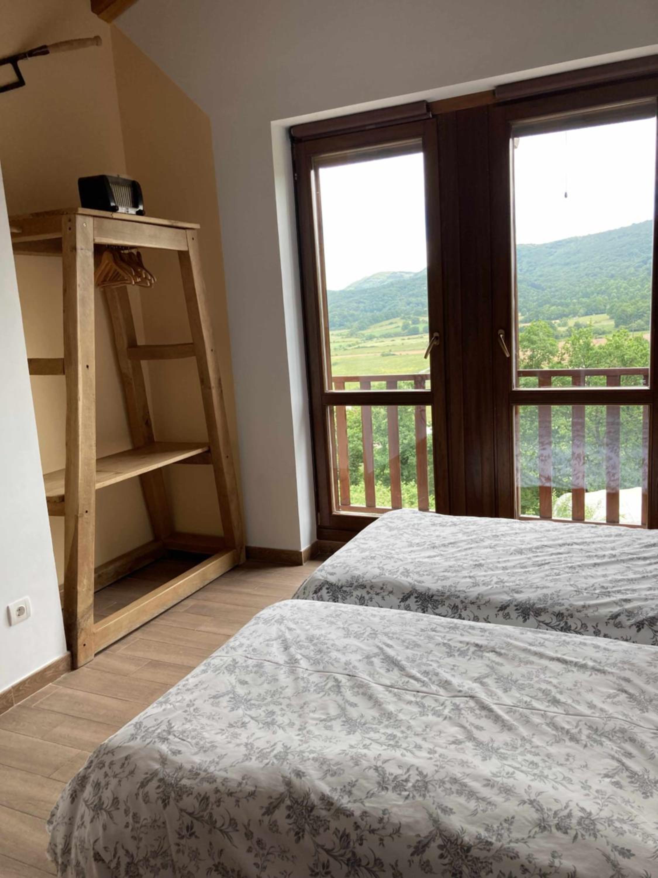 Apartment with Mountain View photo 2