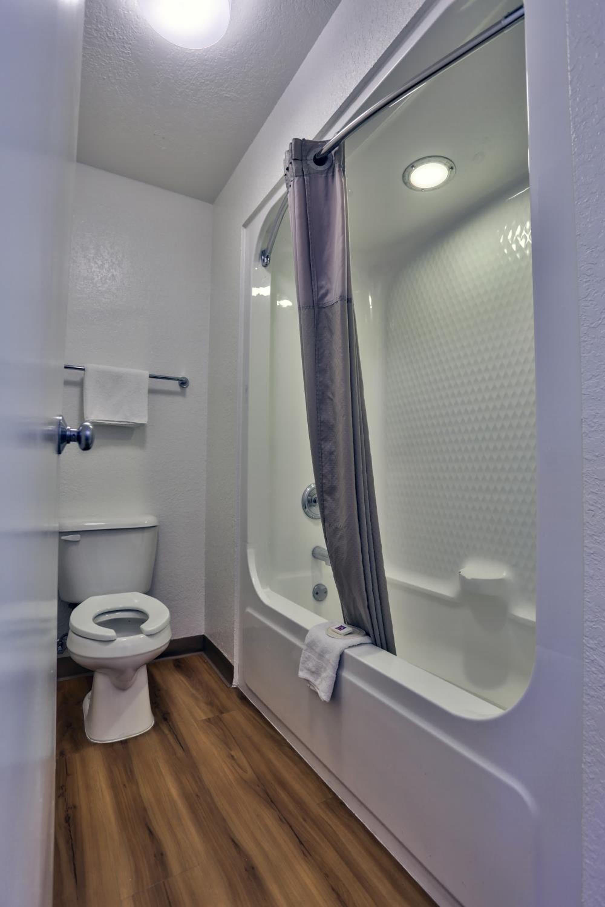 Double Room - Smoking photo 3