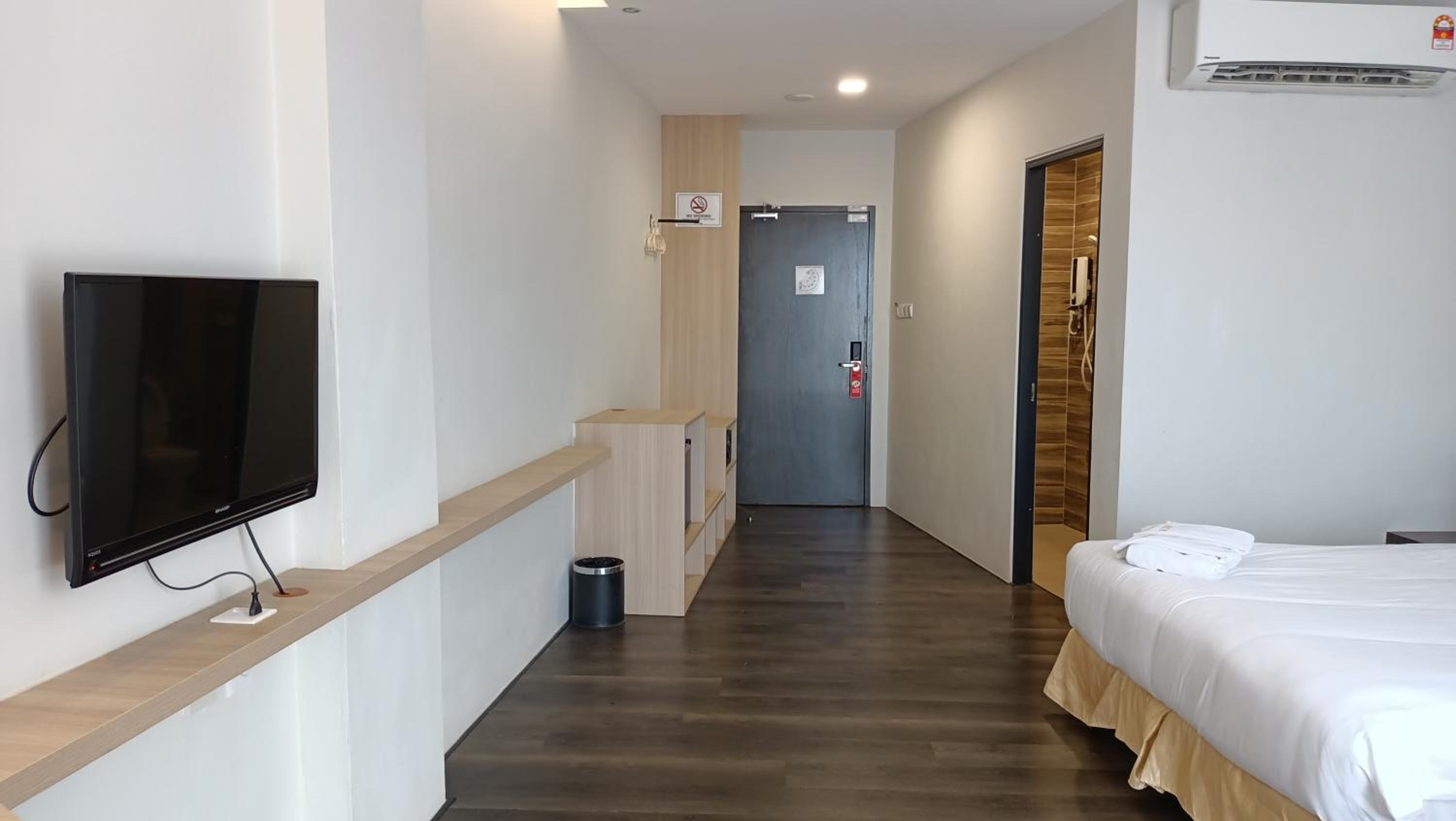 Deluxe King Room - Photo 5