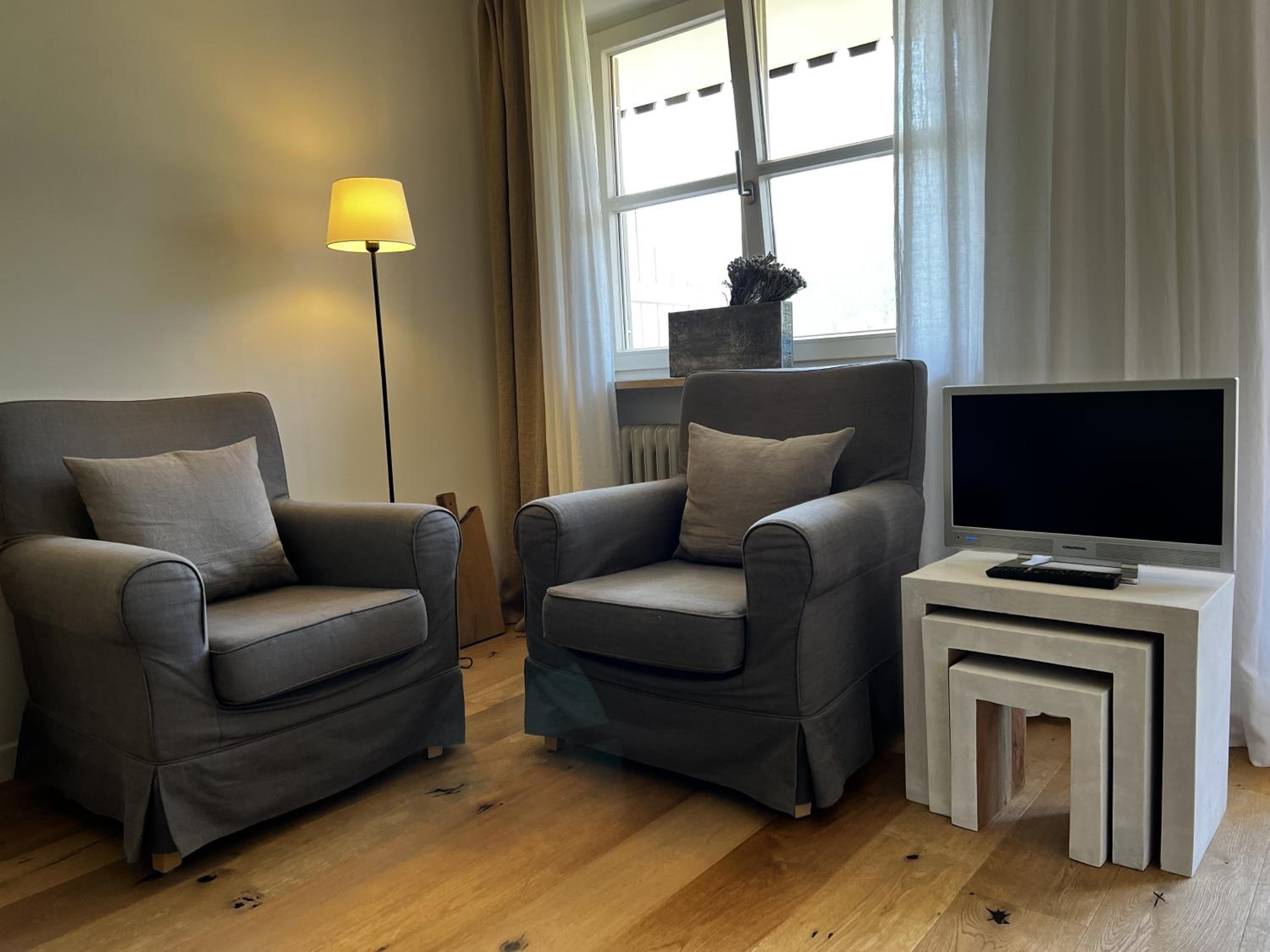 One-Bedroom Apartment photo 1