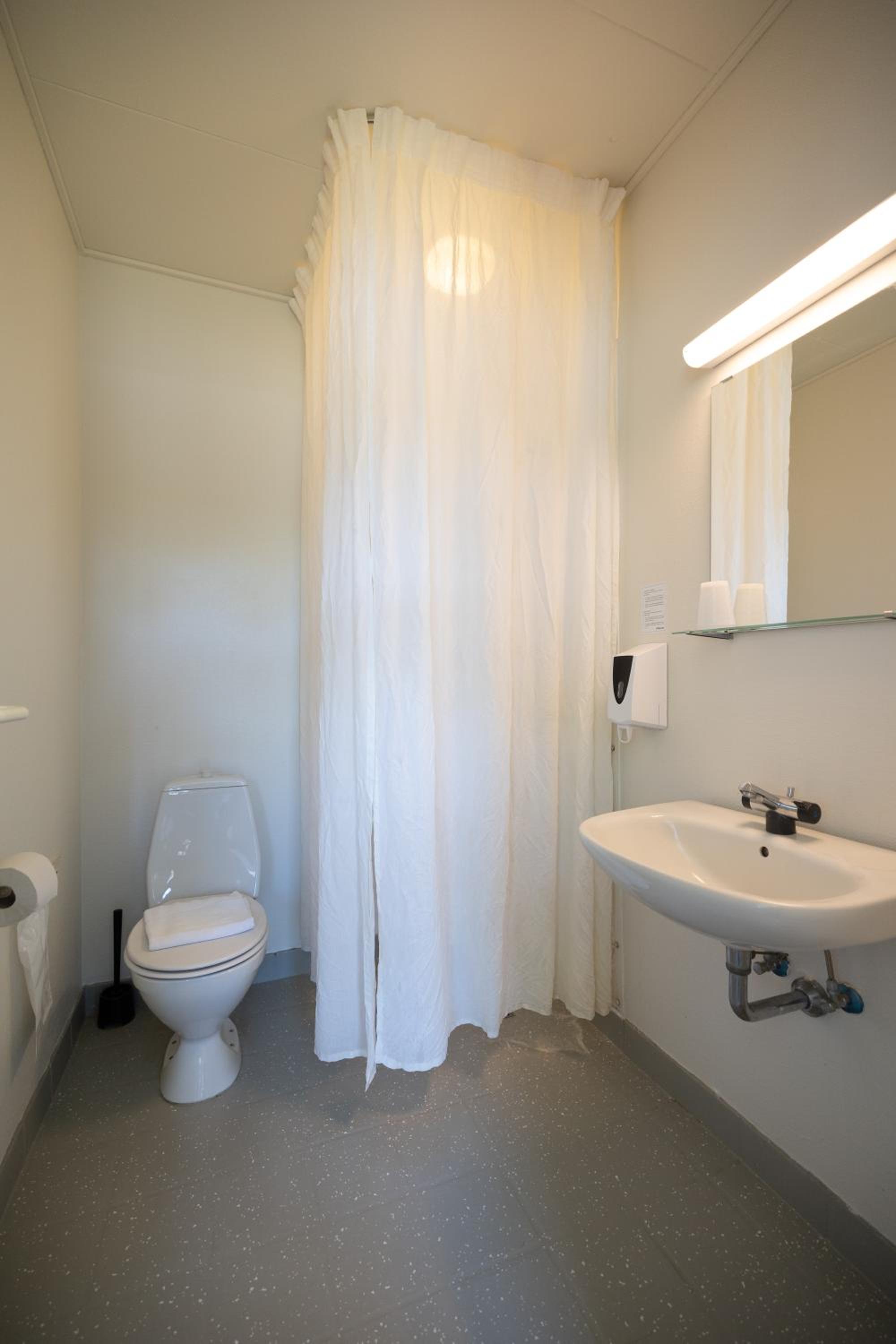 Single Room with Private Bathroom photo 3