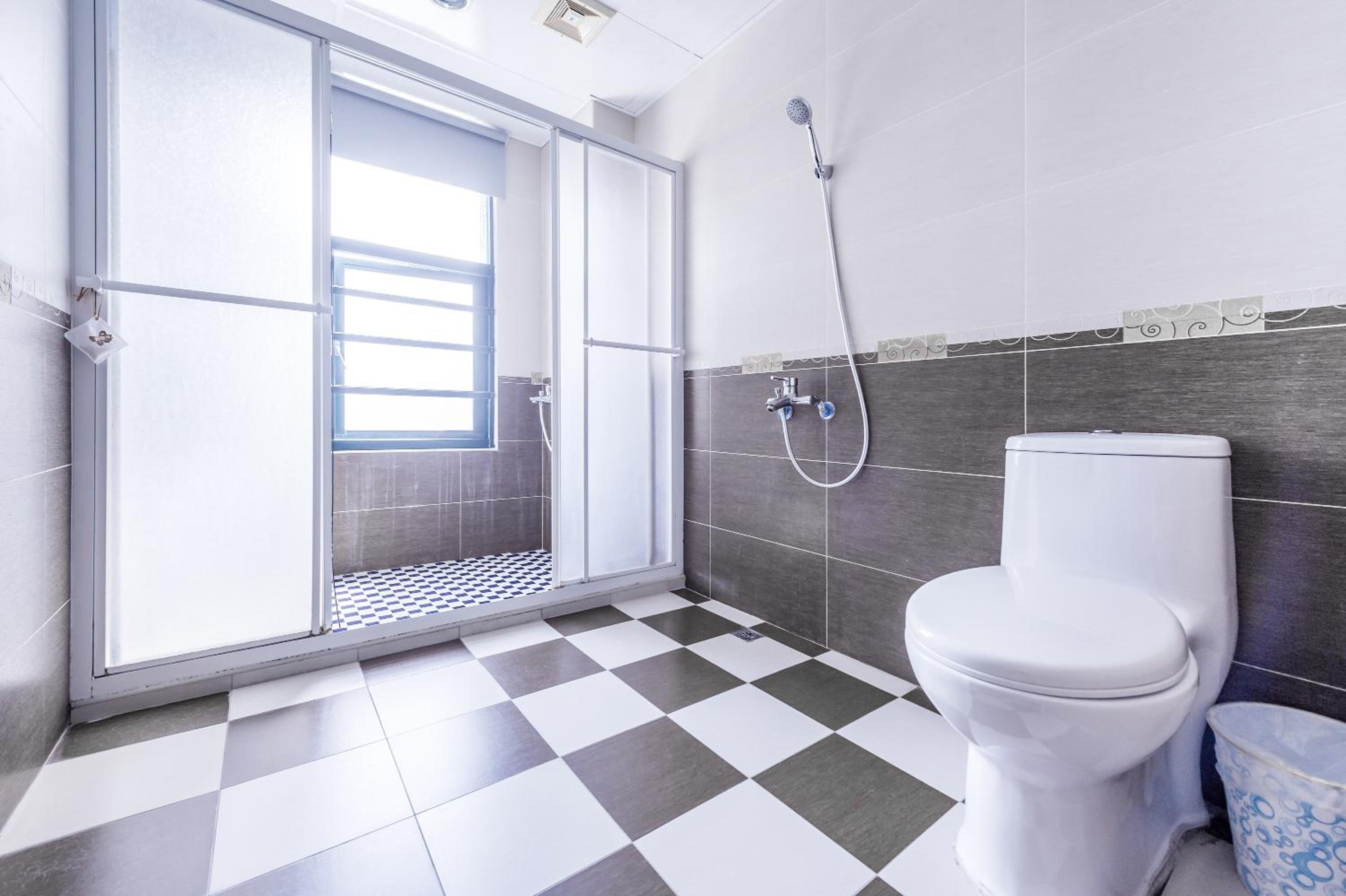 Quadruple Room with Balcony - Photo 8