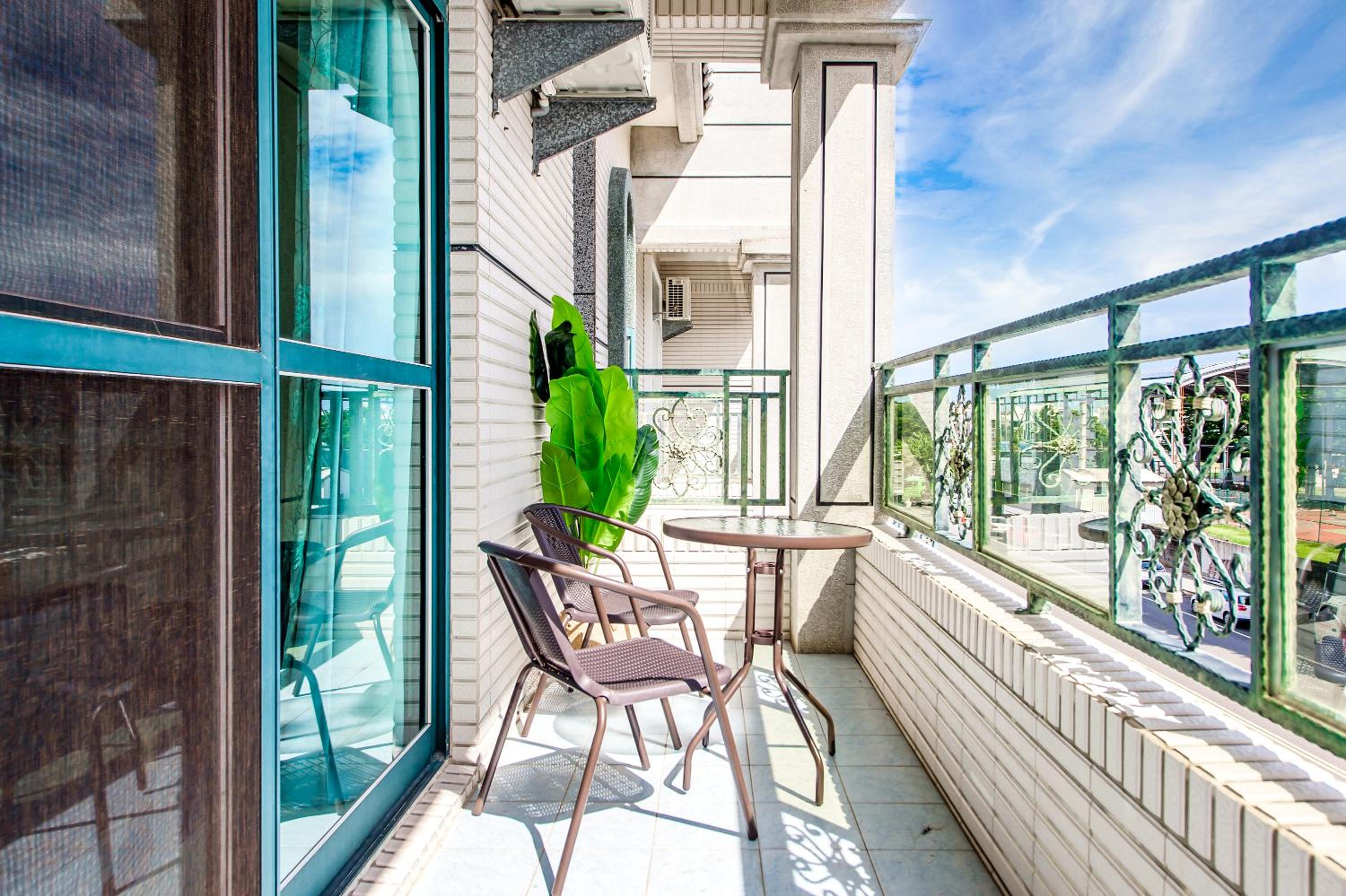 Quadruple Room with Balcony - Photo 6