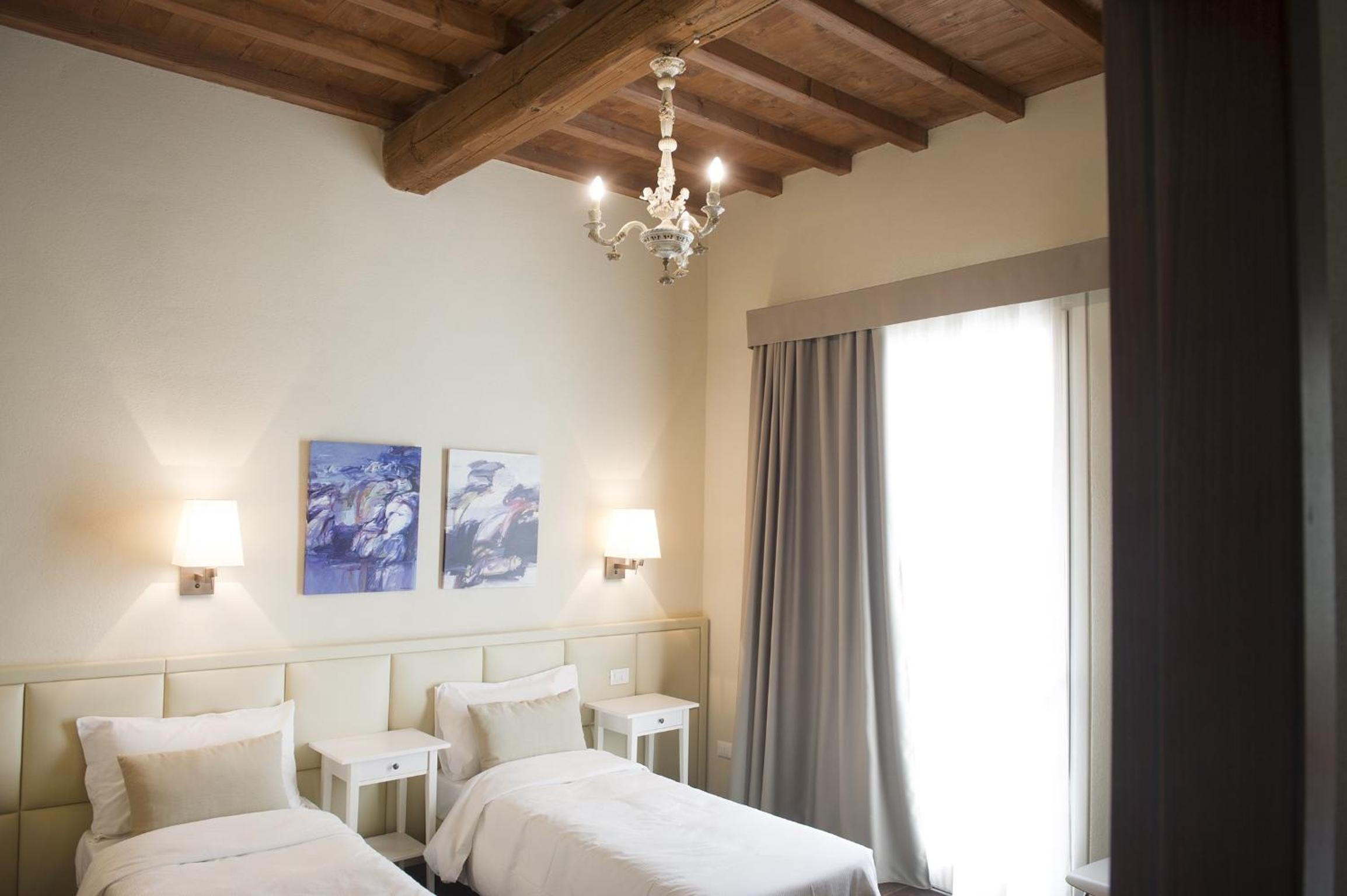 Standard Two-Bedroom Apartment with Balcony photo 3
