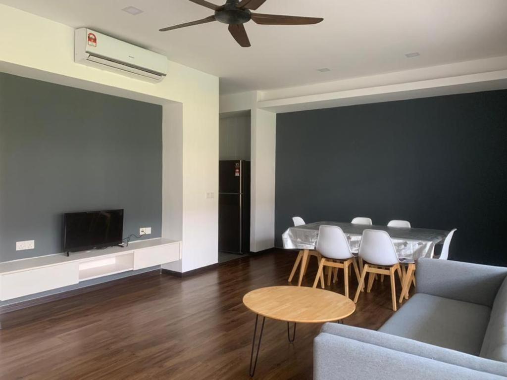 Three-Bedroom Apartment photo 2