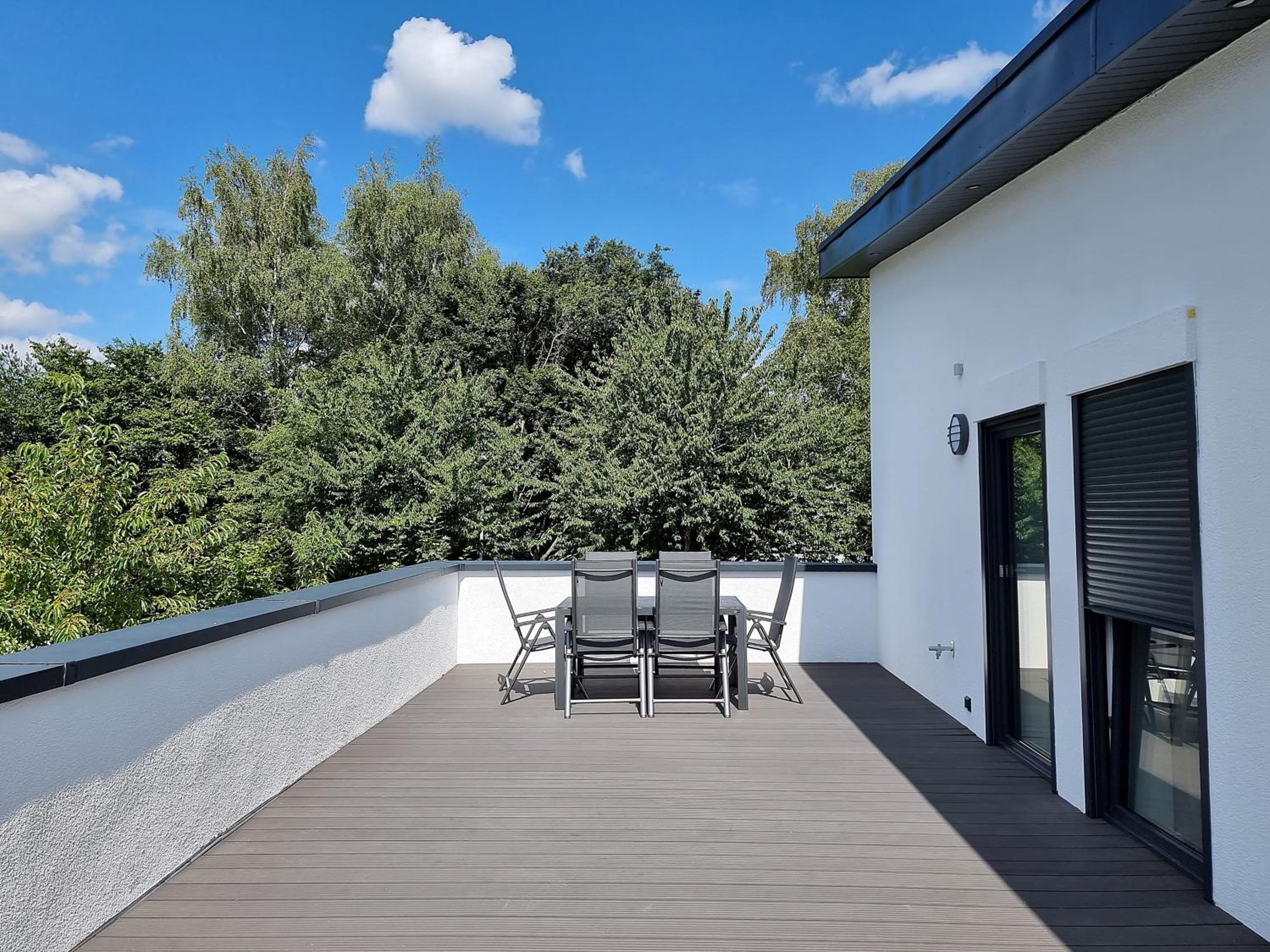 Apartment with Balcony photo 3