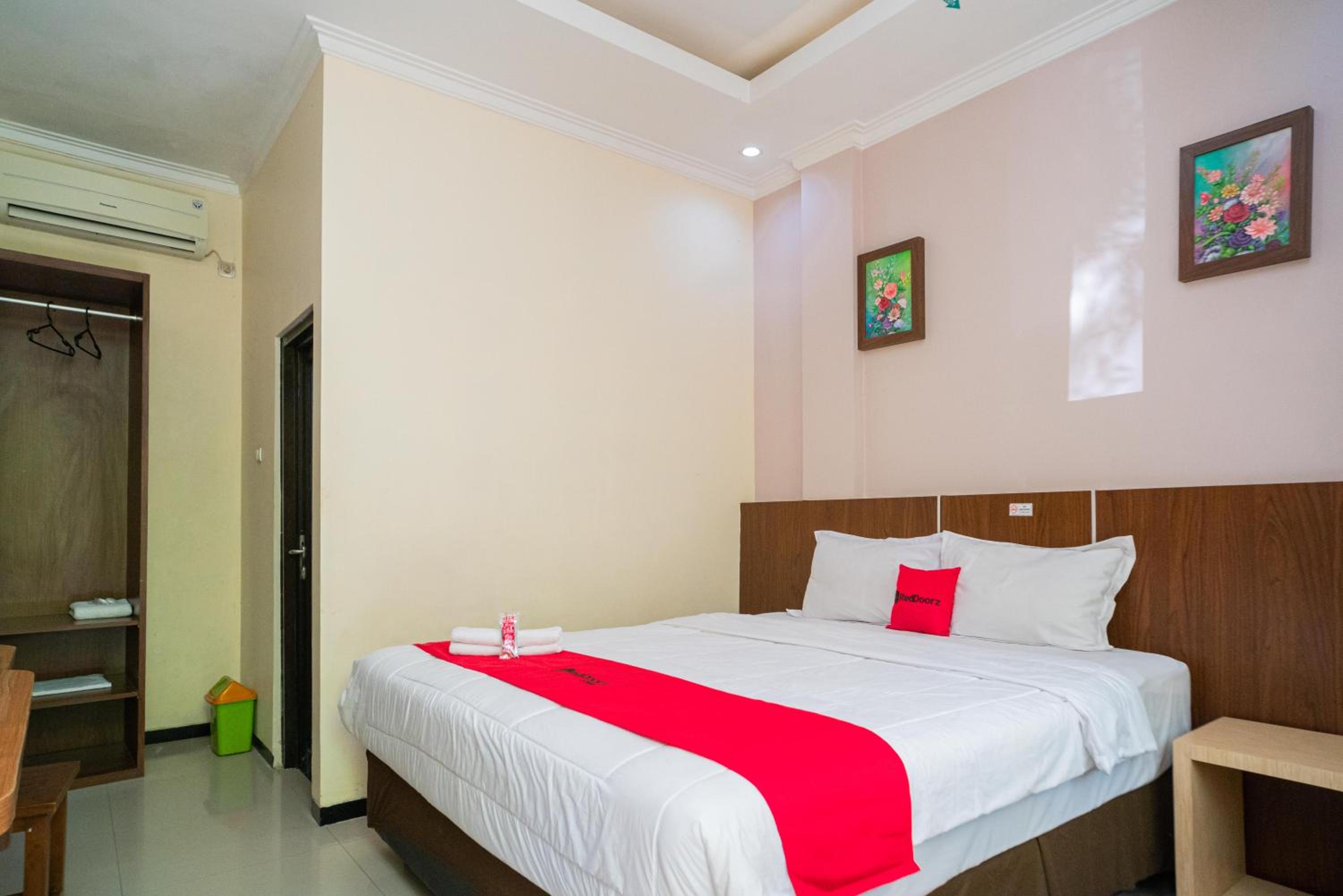 Standard Double Room - Photo 13