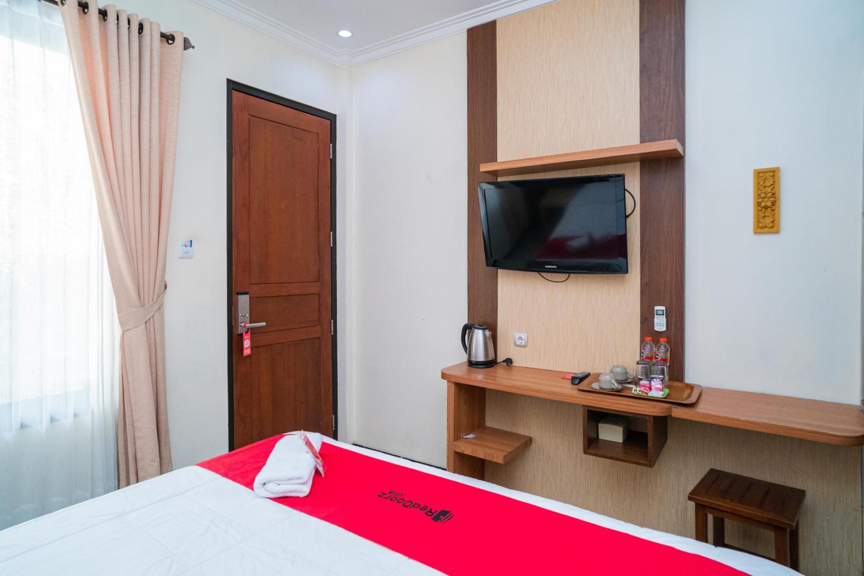 Standard Double Room - Photo 12