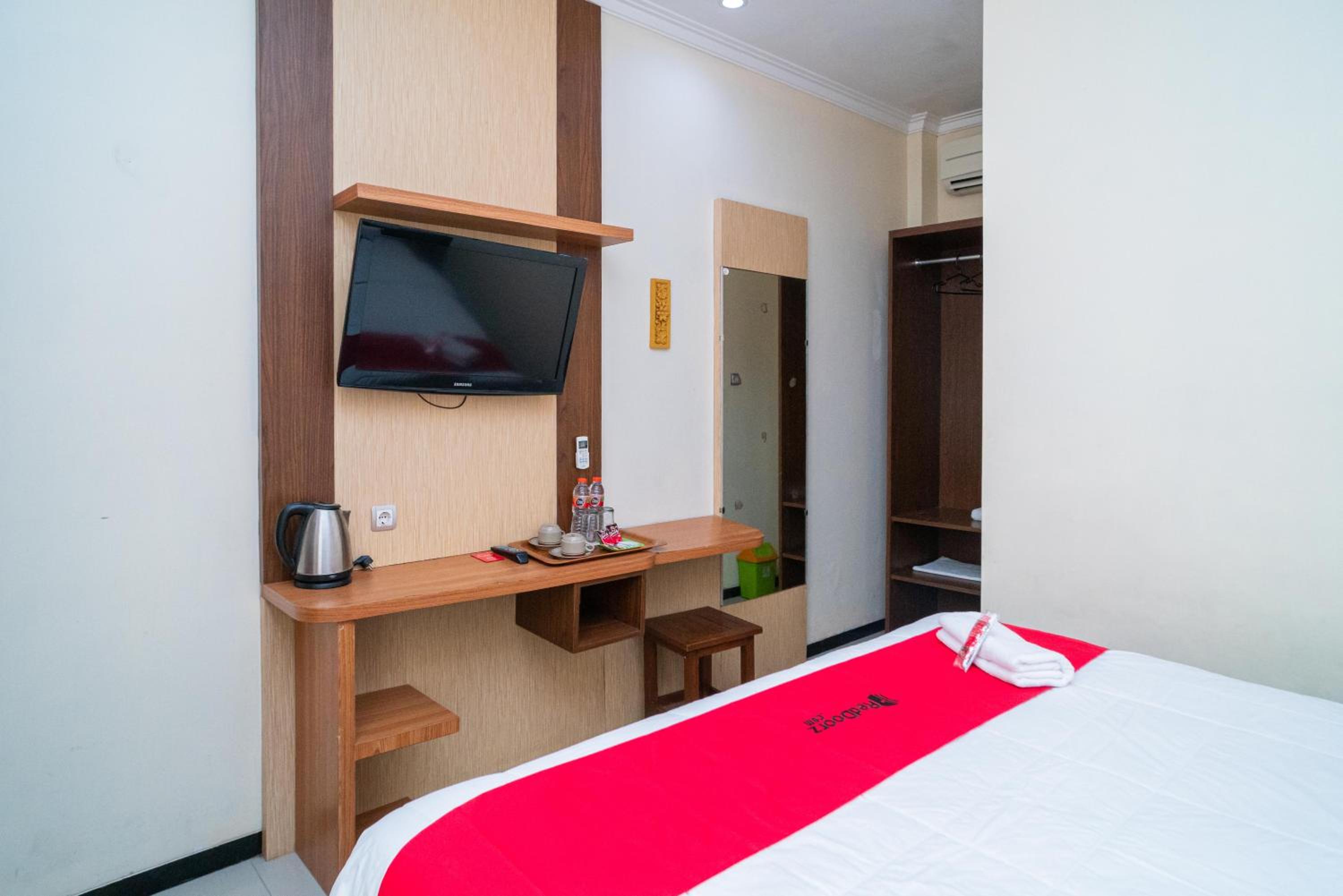 Standard Double Room - Photo 11