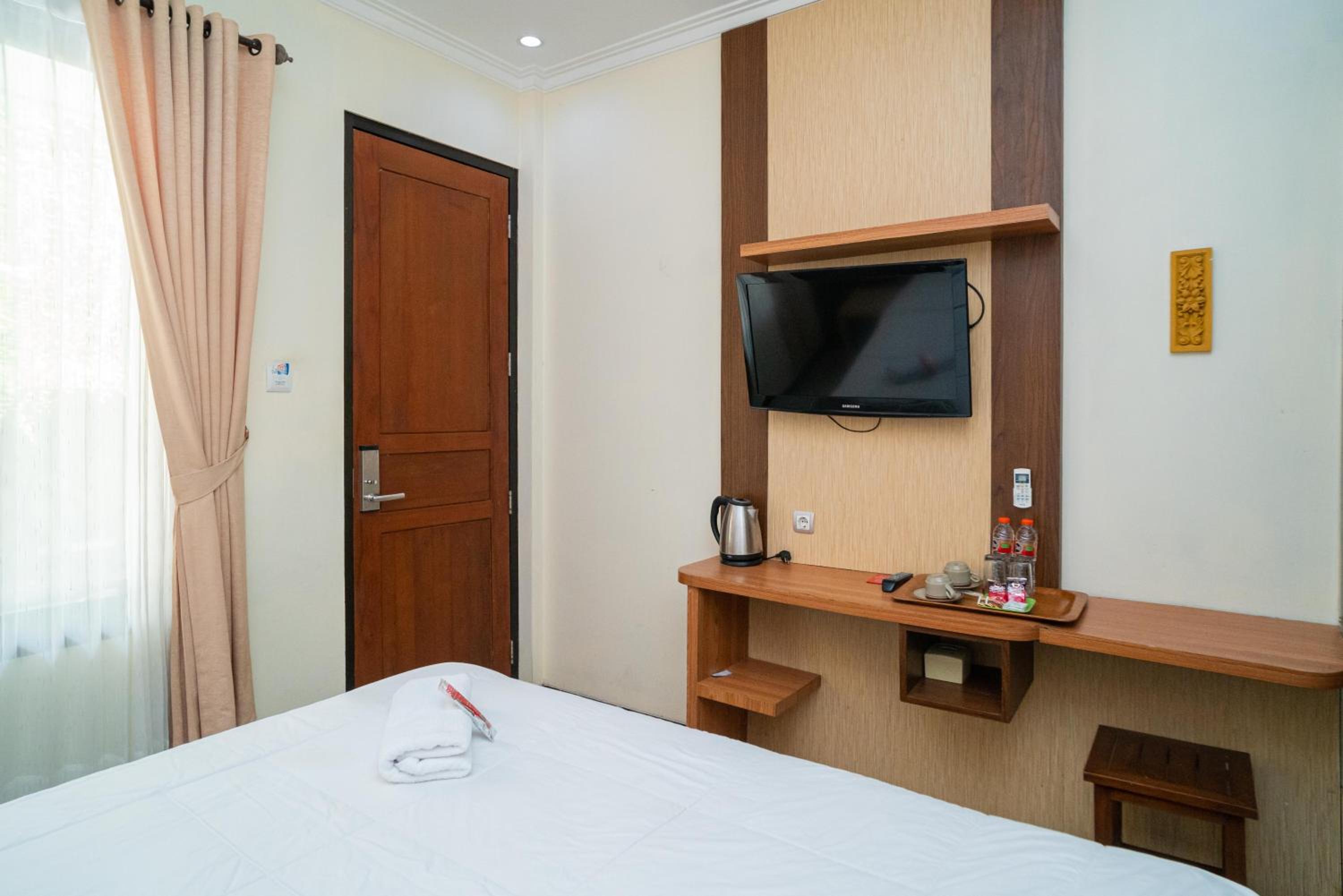 Standard Double Room - Photo 7