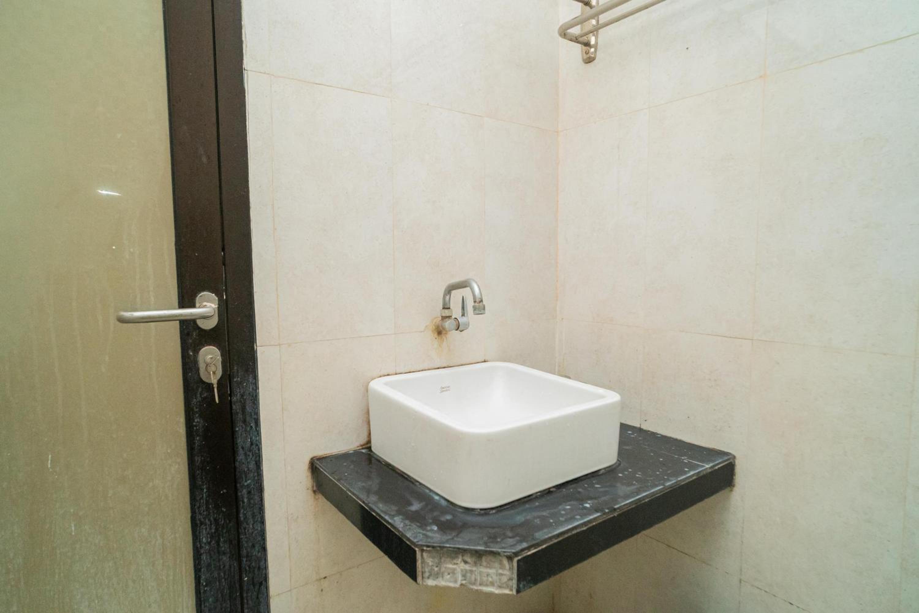 Standard Double Room - Photo 5