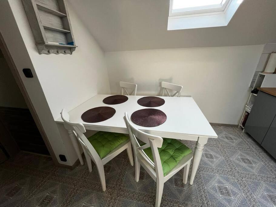 One-Bedroom Apartment - Photo 9