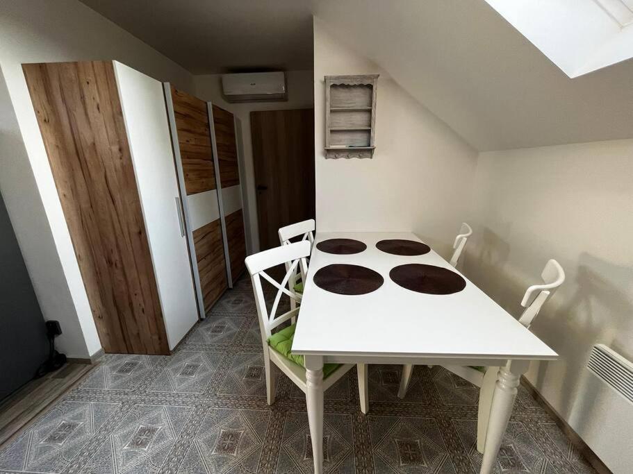 One-Bedroom Apartment - Photo 8