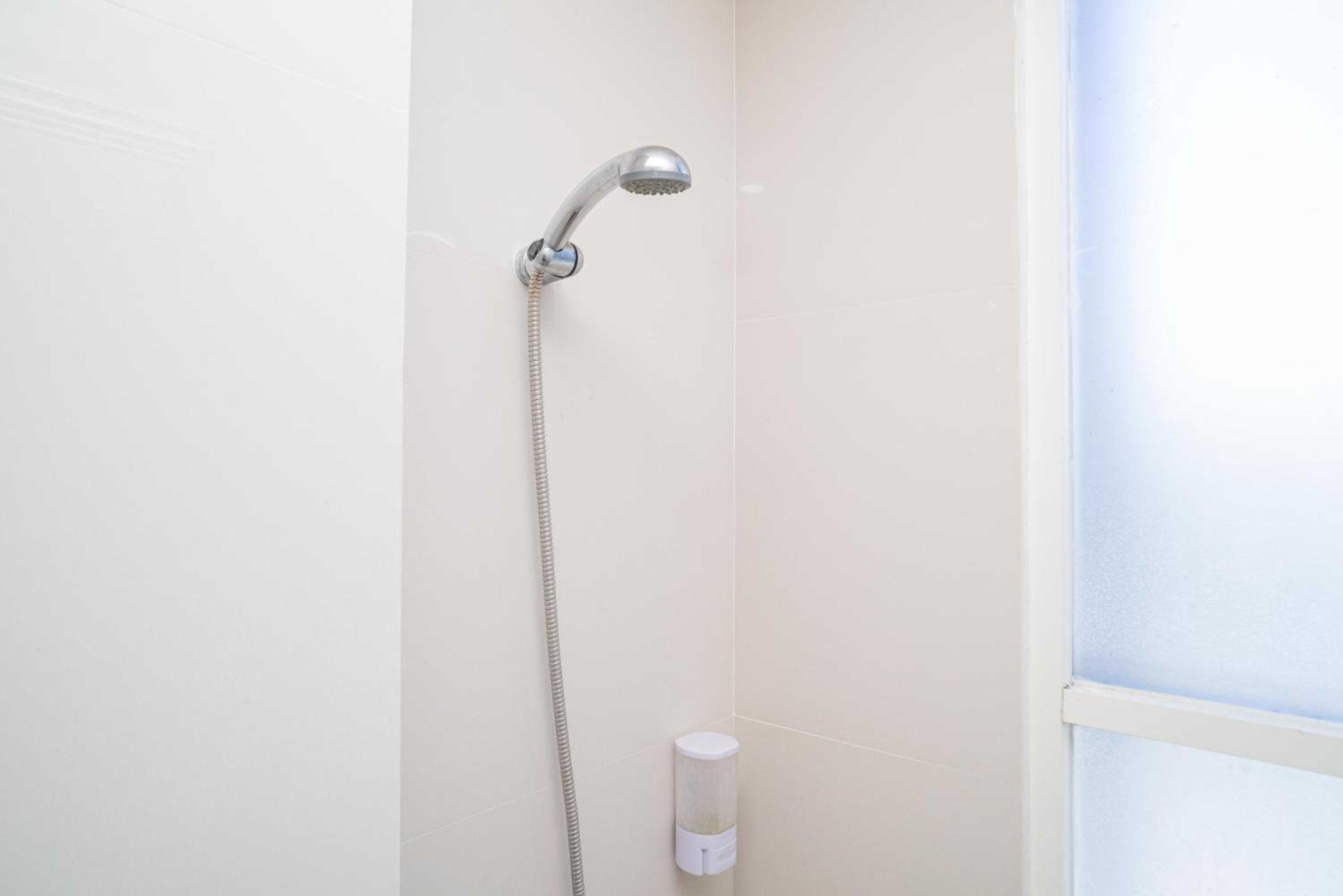 Standard Double Room - Photo 8