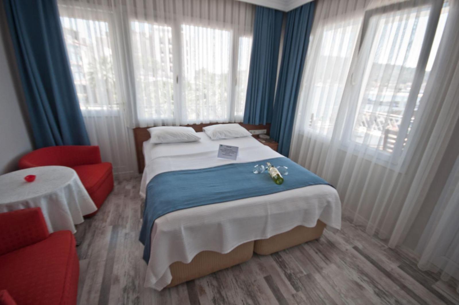 Deluxe Double or Twin Room photo 2