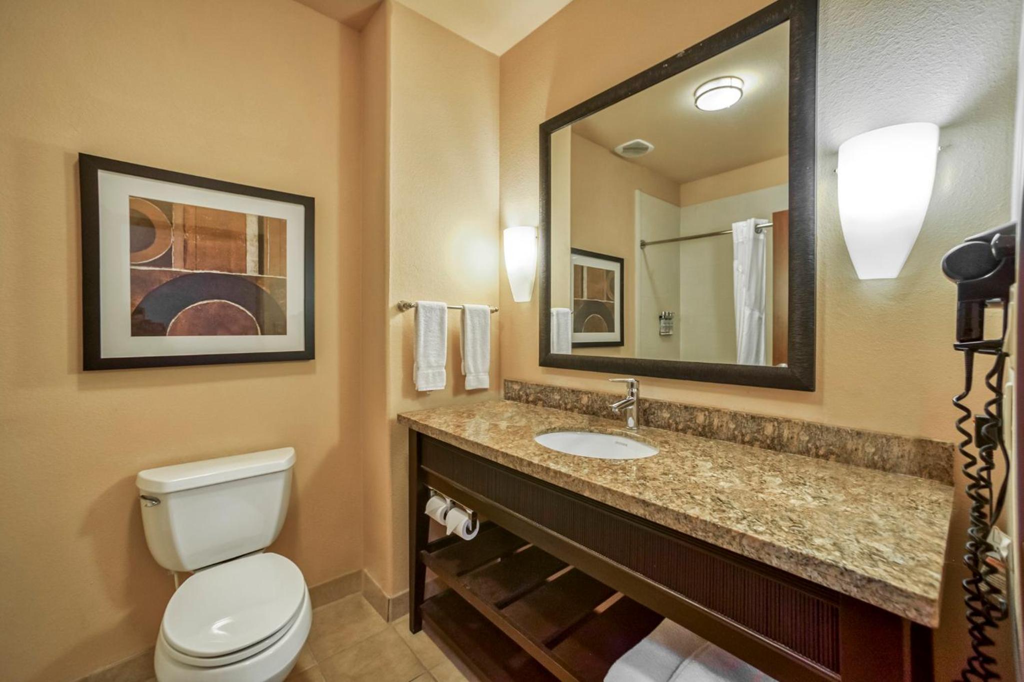 Standard Queen Room with Two Queen Beds - Extra Floor Space - Photo 3