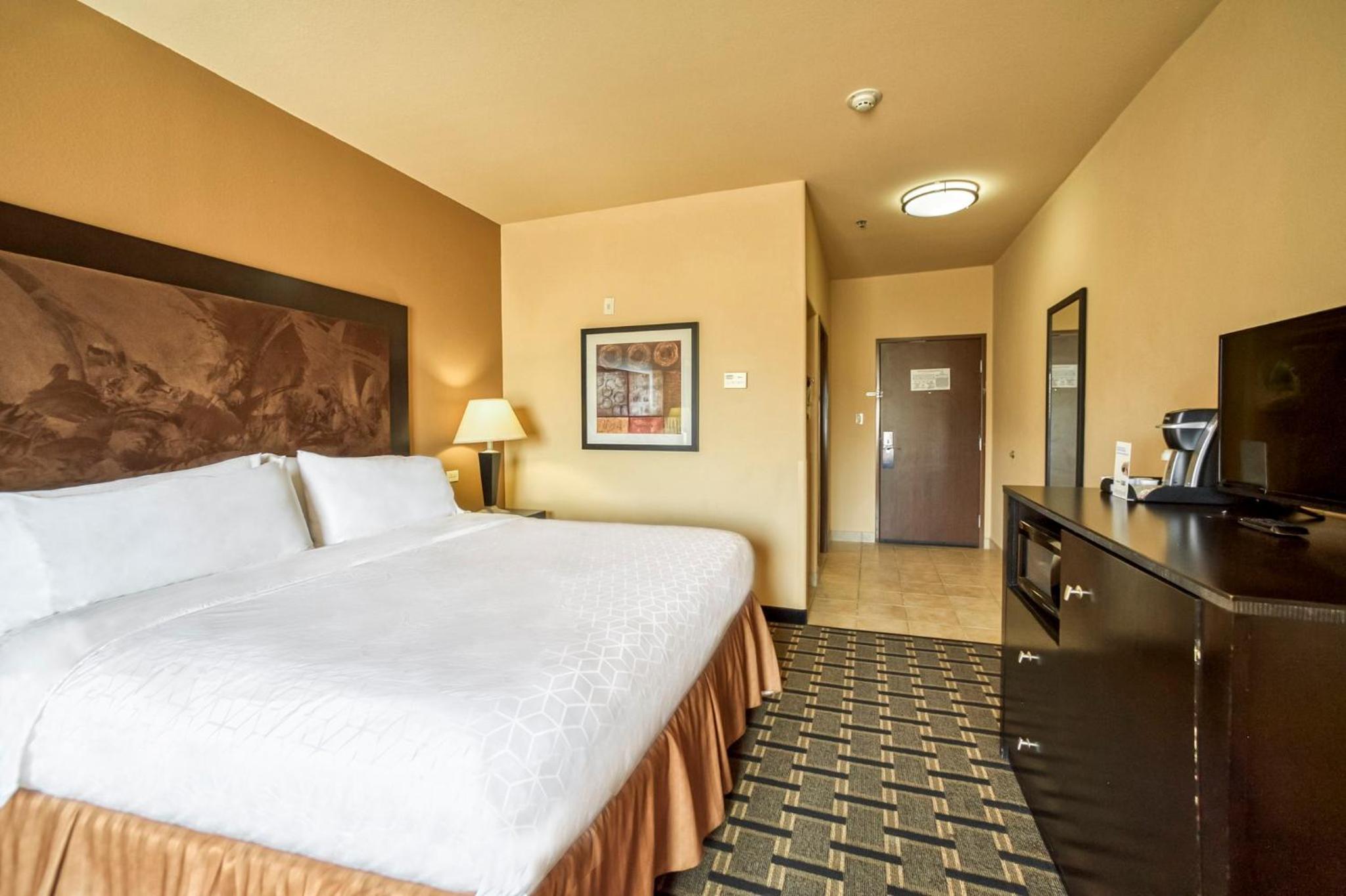 Standard King Room - Photo 4