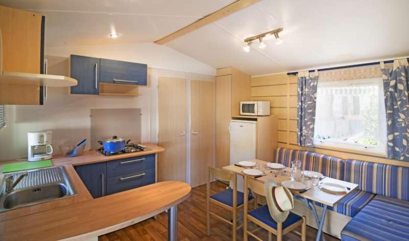 Mobile Home Confort 3 Bedrooms 6 people photo 2