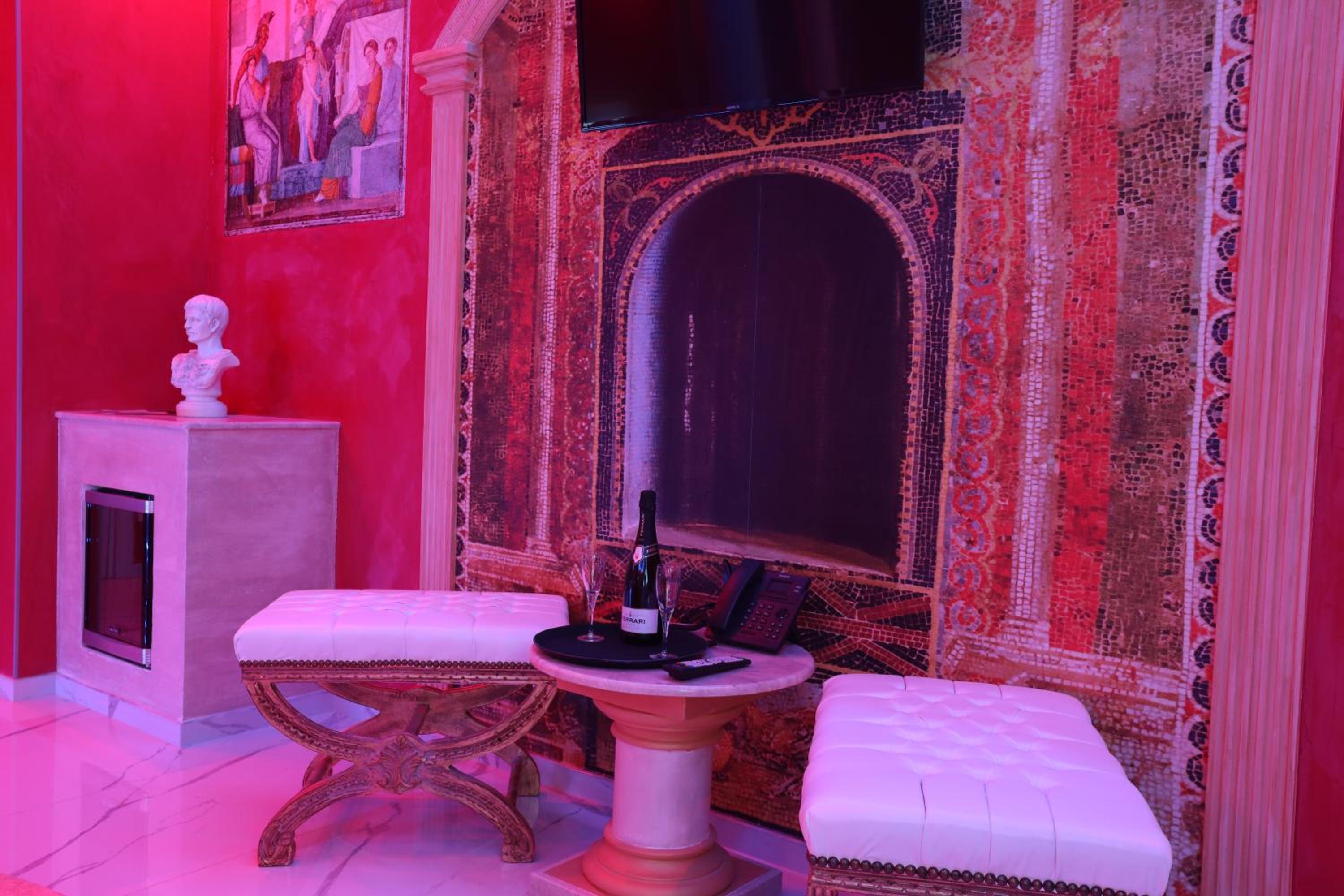 King Suite with Spa Bath photo 3