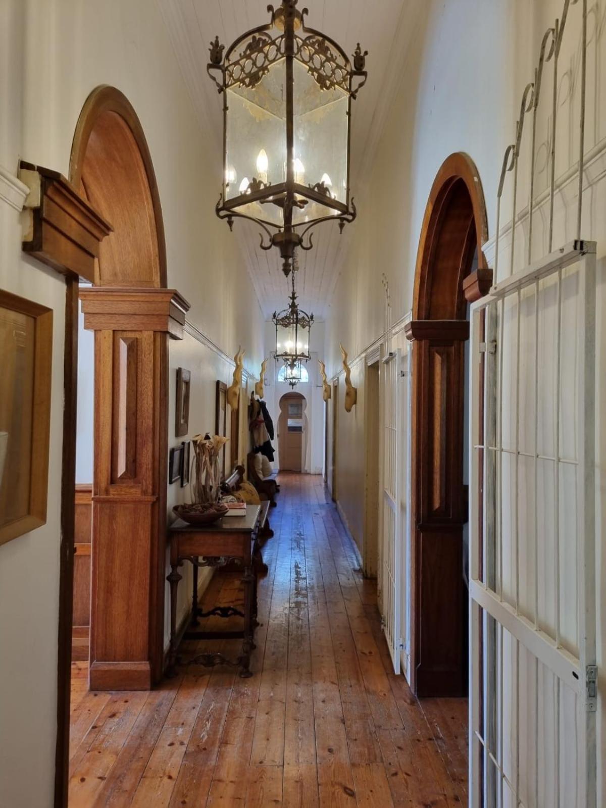 Five-Bedroom House photo 2