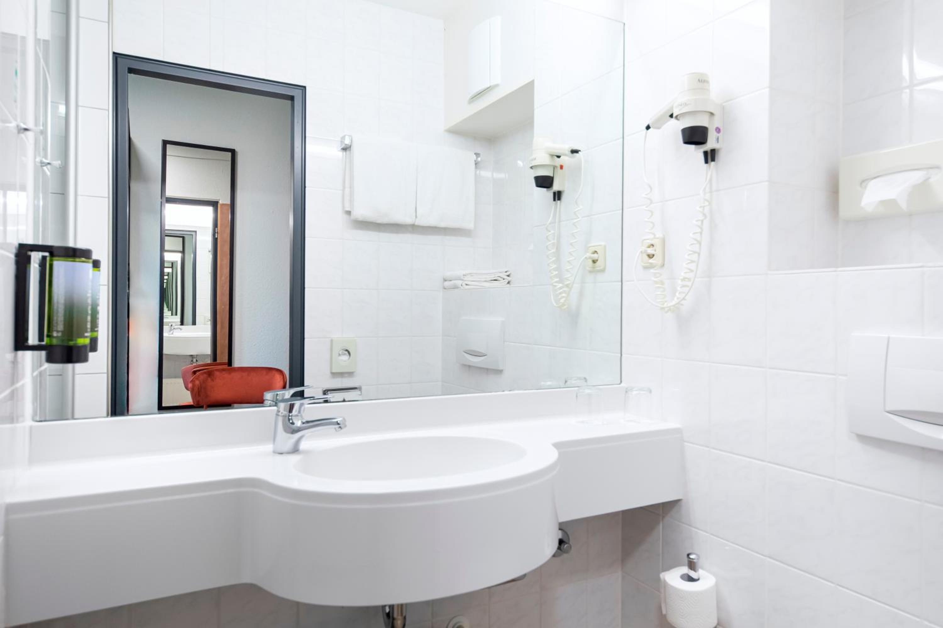 Business Double Room - Photo 6