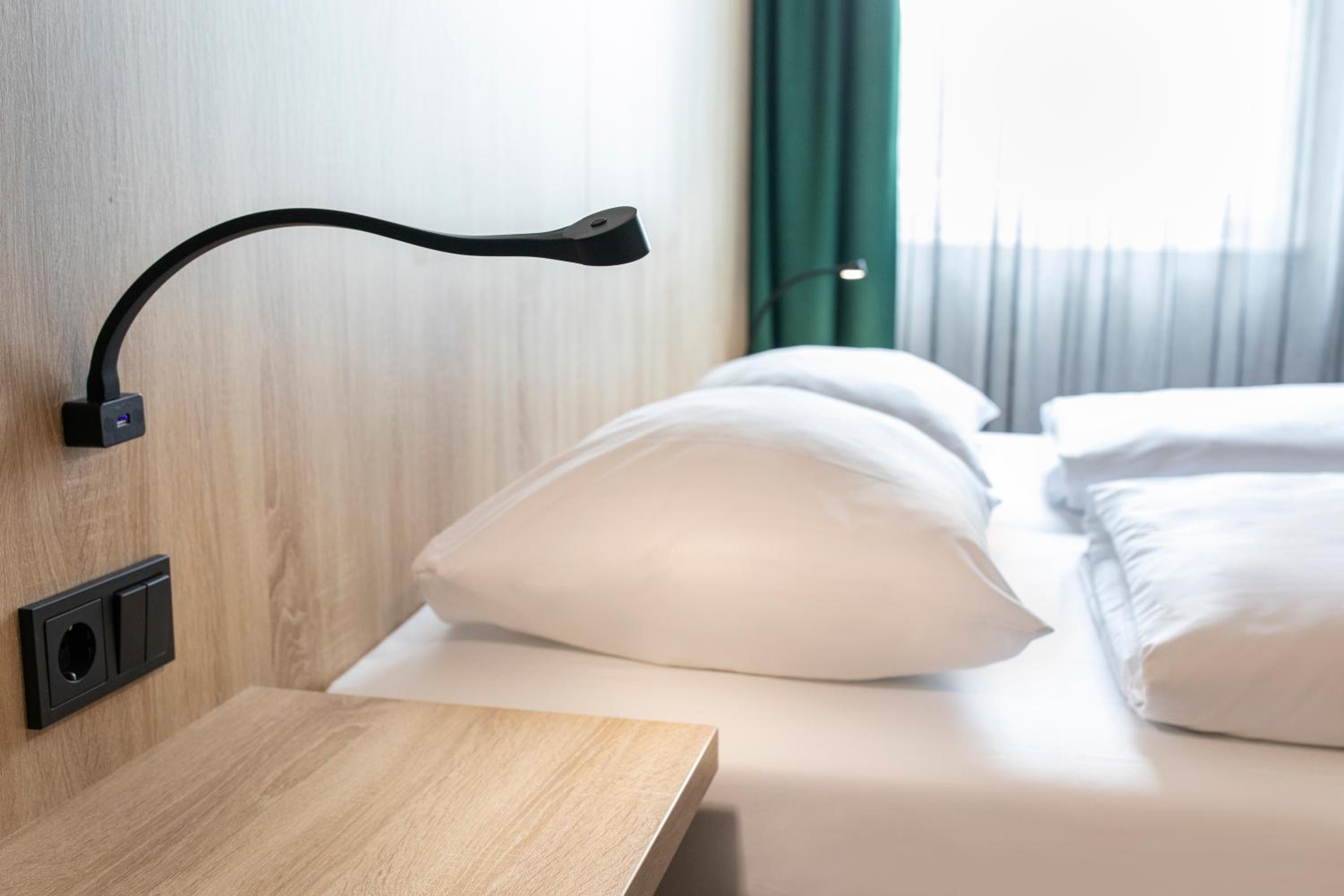 Business Double Room - Photo 7