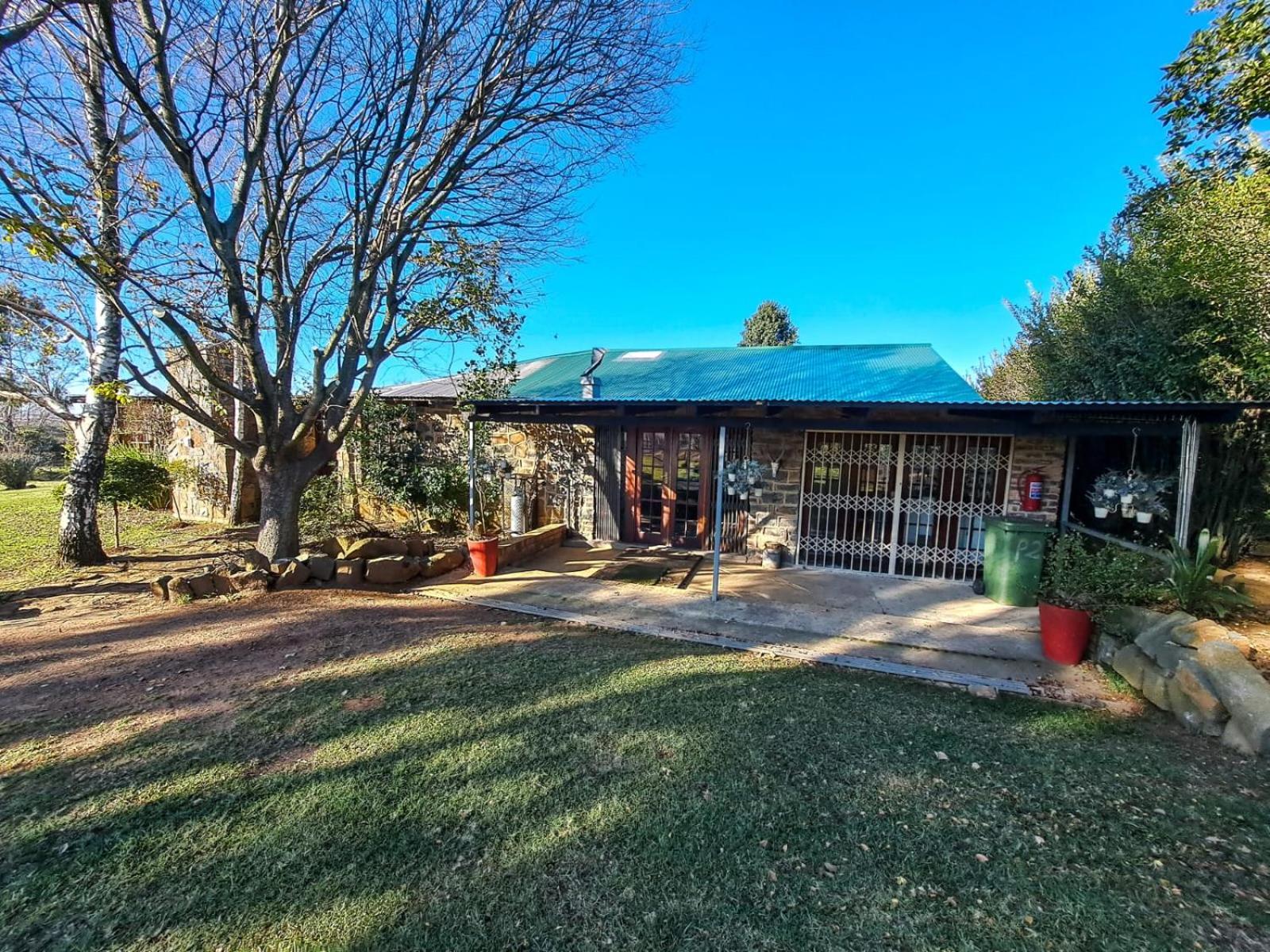 Three-Bedroom House photo 2