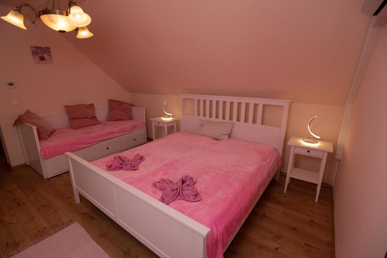 Double Room - Photo 3