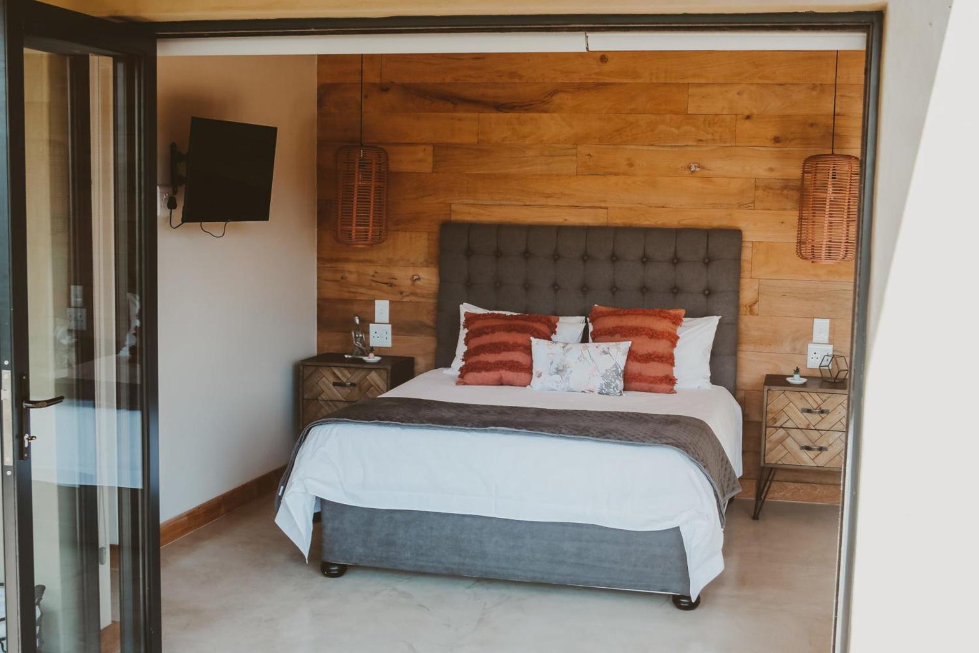 Suite with Hot Tub - Photo 1